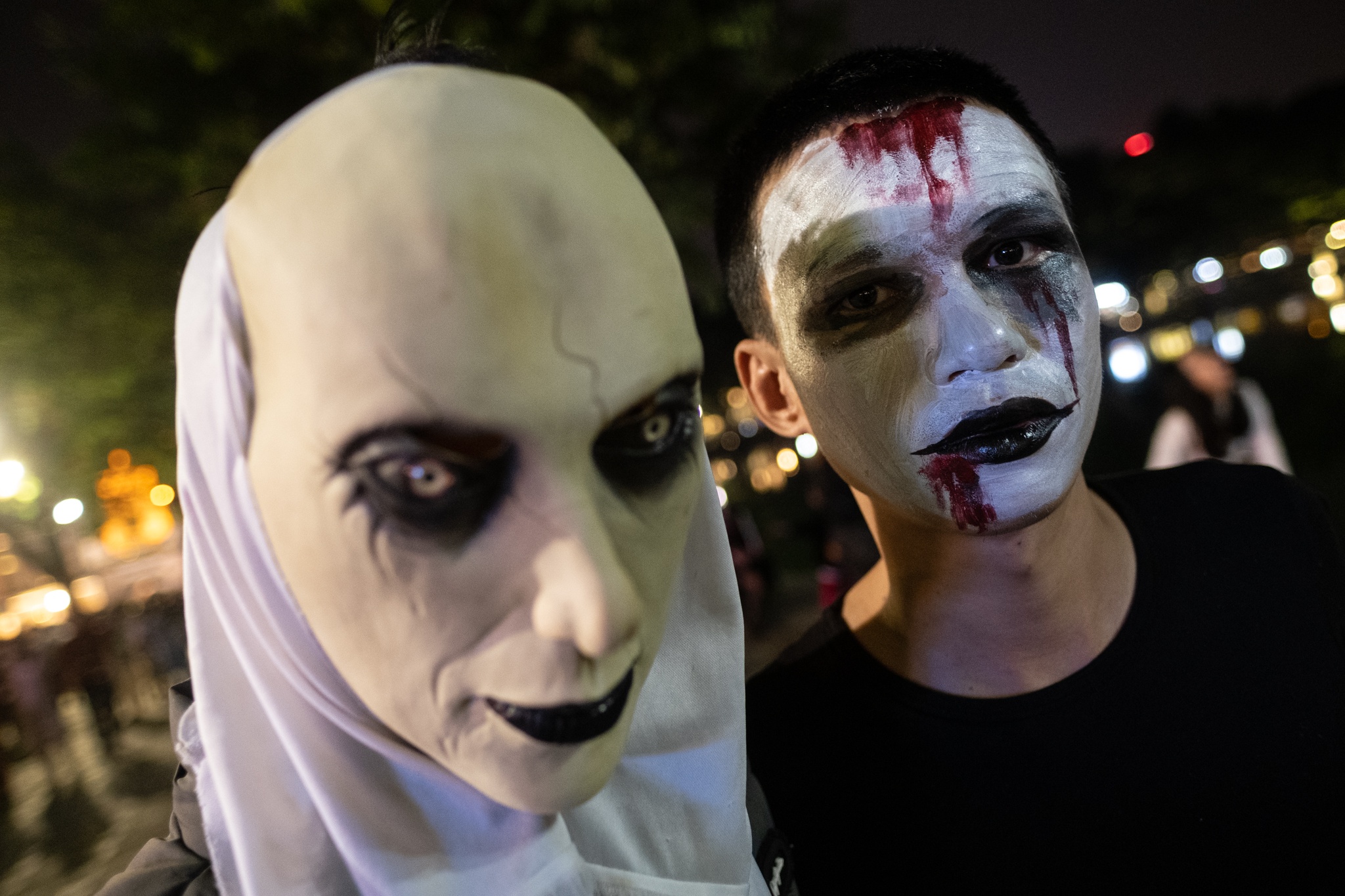 Tho trang diem via he kiem tien trieu ngay Halloween anh 7