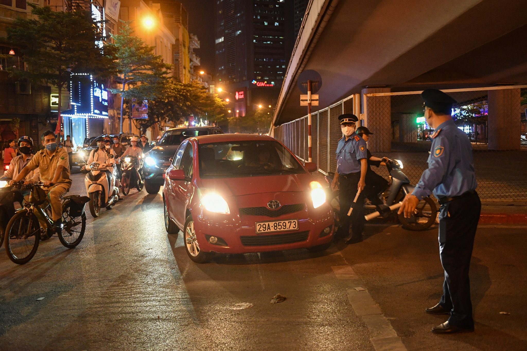 Giao thong van un u sau khi thong duong vanh dai 2 anh 9