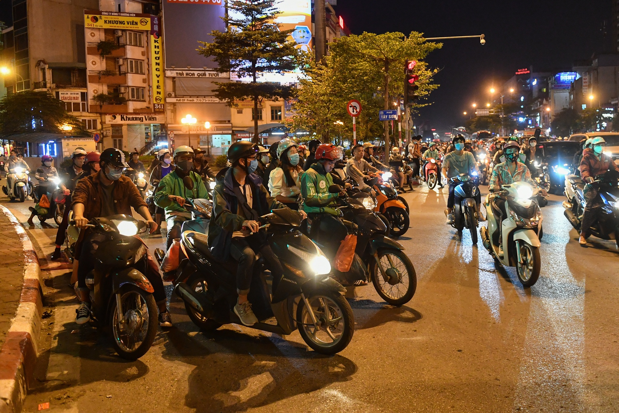 Giao thong van un u sau khi thong duong vanh dai 2 anh 10