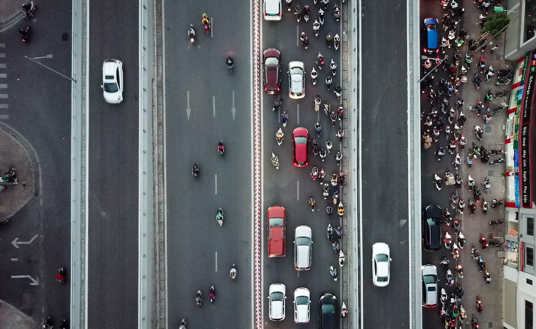 Giao thong van un u sau khi thong duong vanh dai 2 anh 2