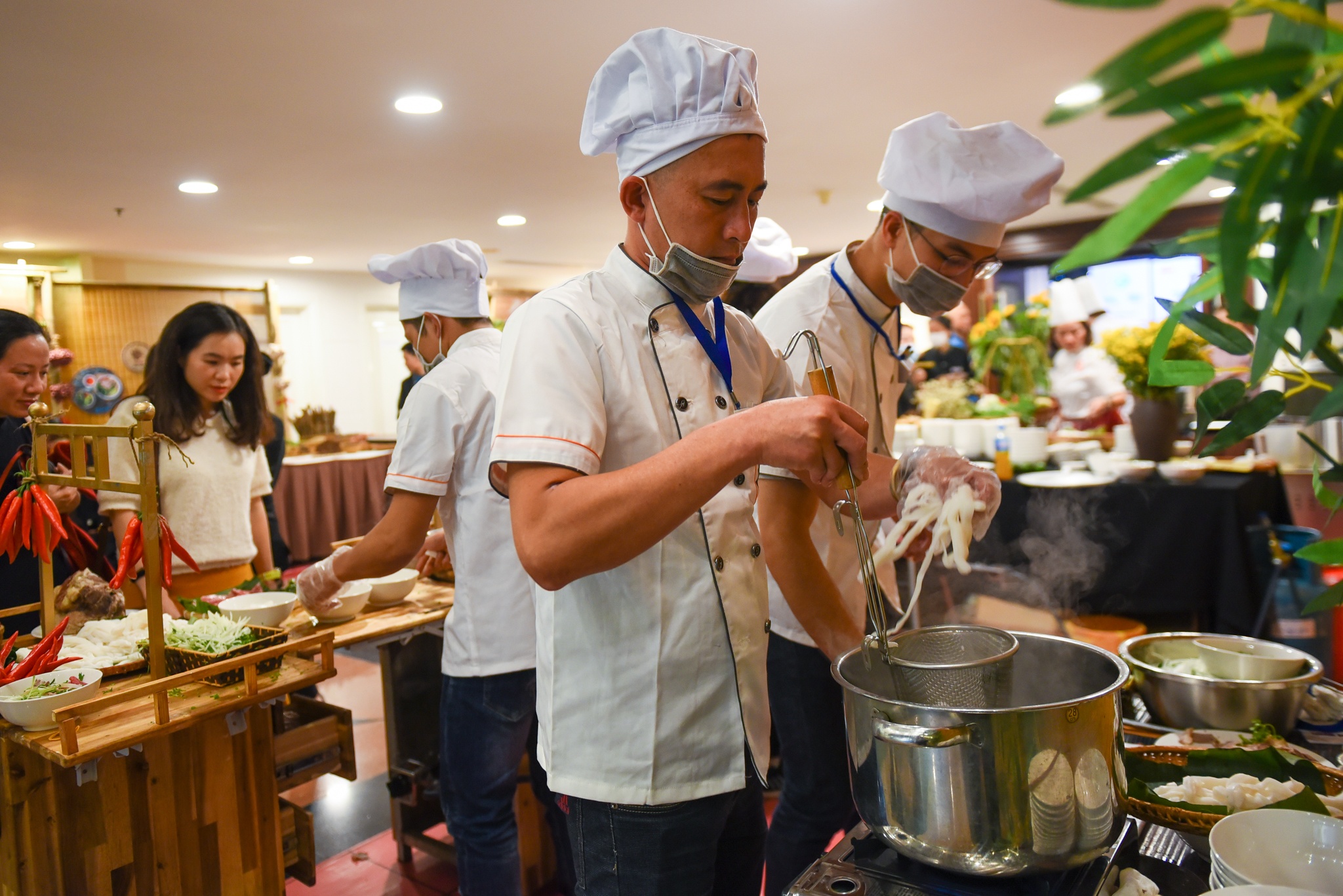 Ngay cua pho 12-12 anh 1