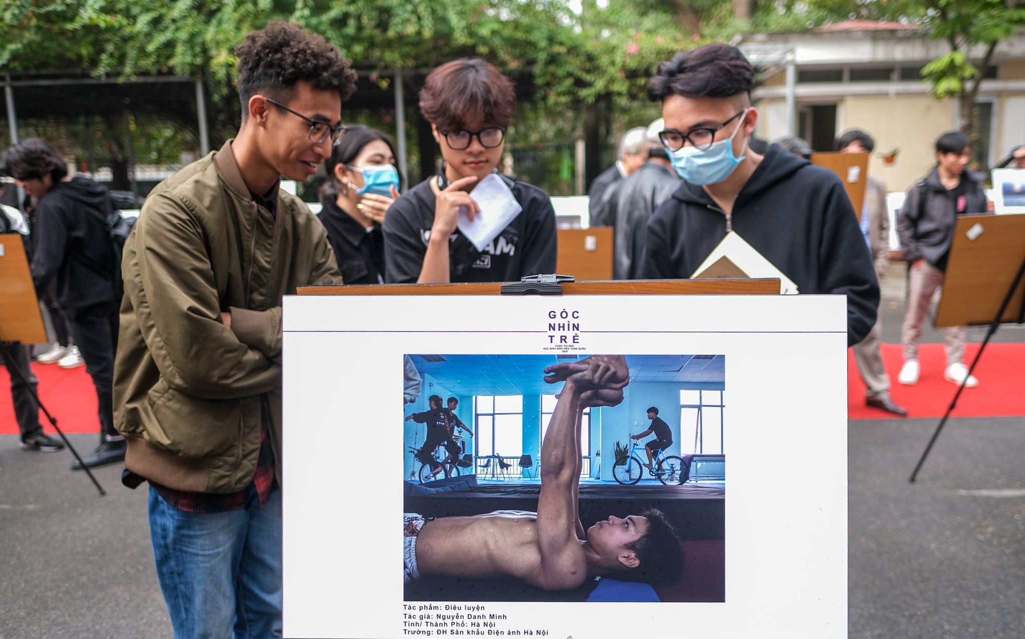 'Goc nhin tre' qua con mat cua sinh vien hinh anh