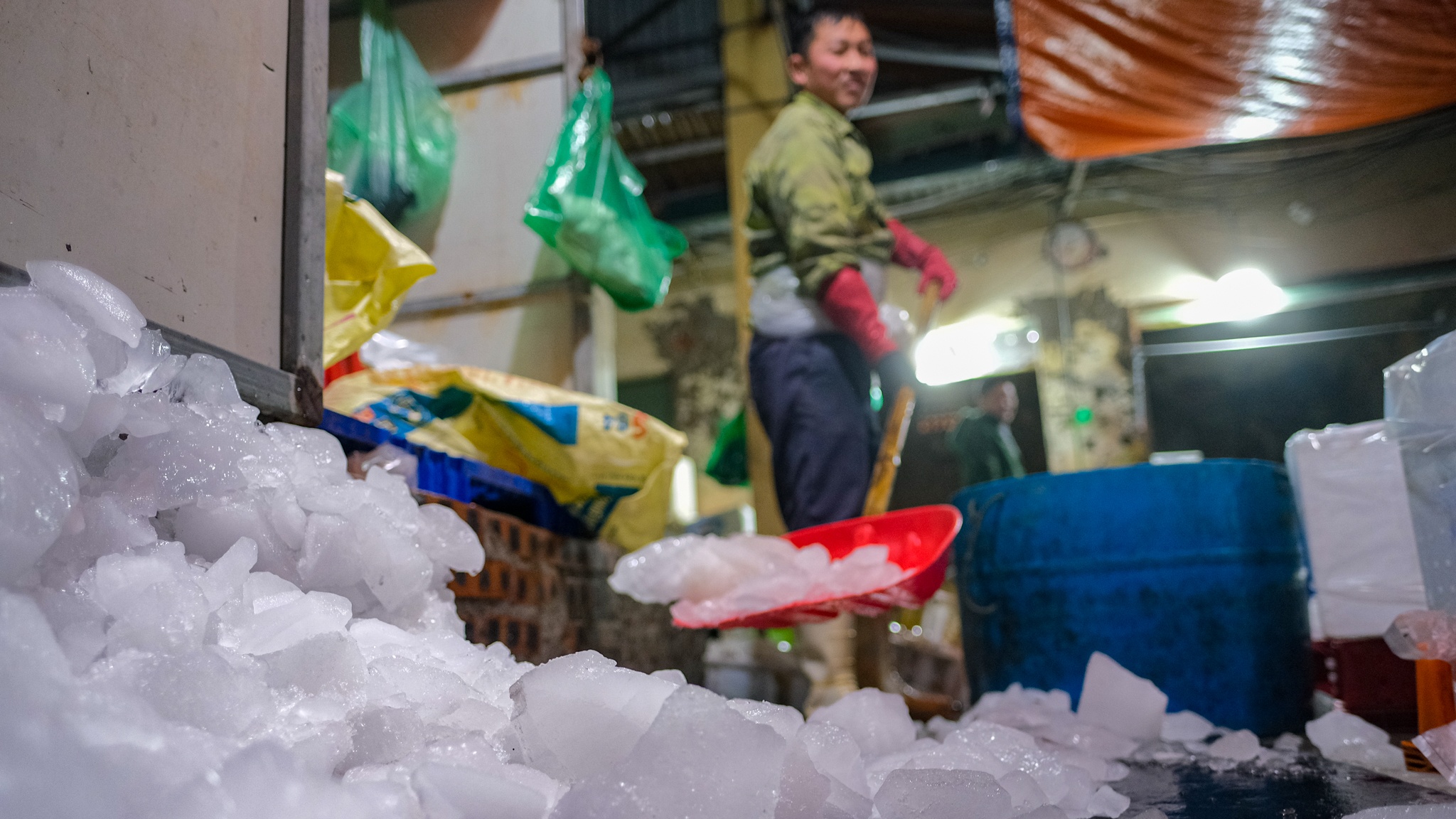 Tieu thuong co ro trong dem ret 12 do C hinh anh