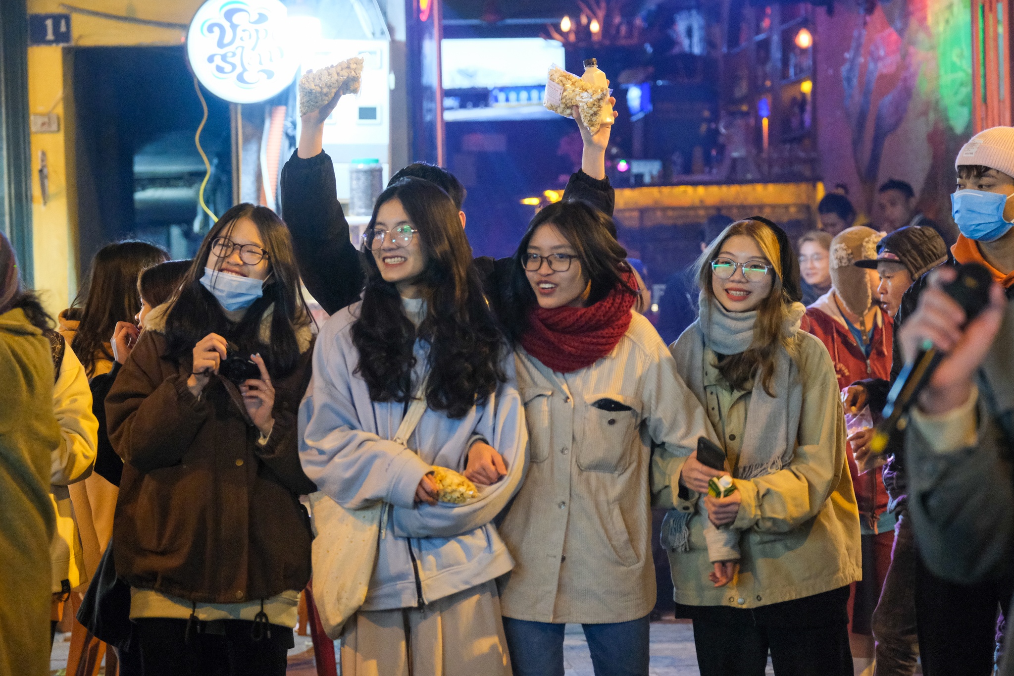 Pho co vang khach vi troi ret anh 3