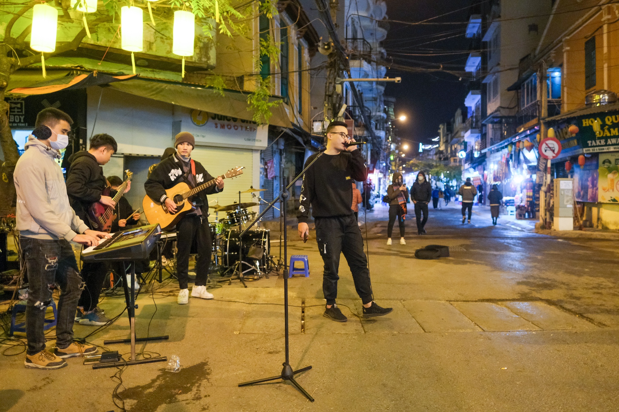 Pho co vang khach vi troi ret anh 5