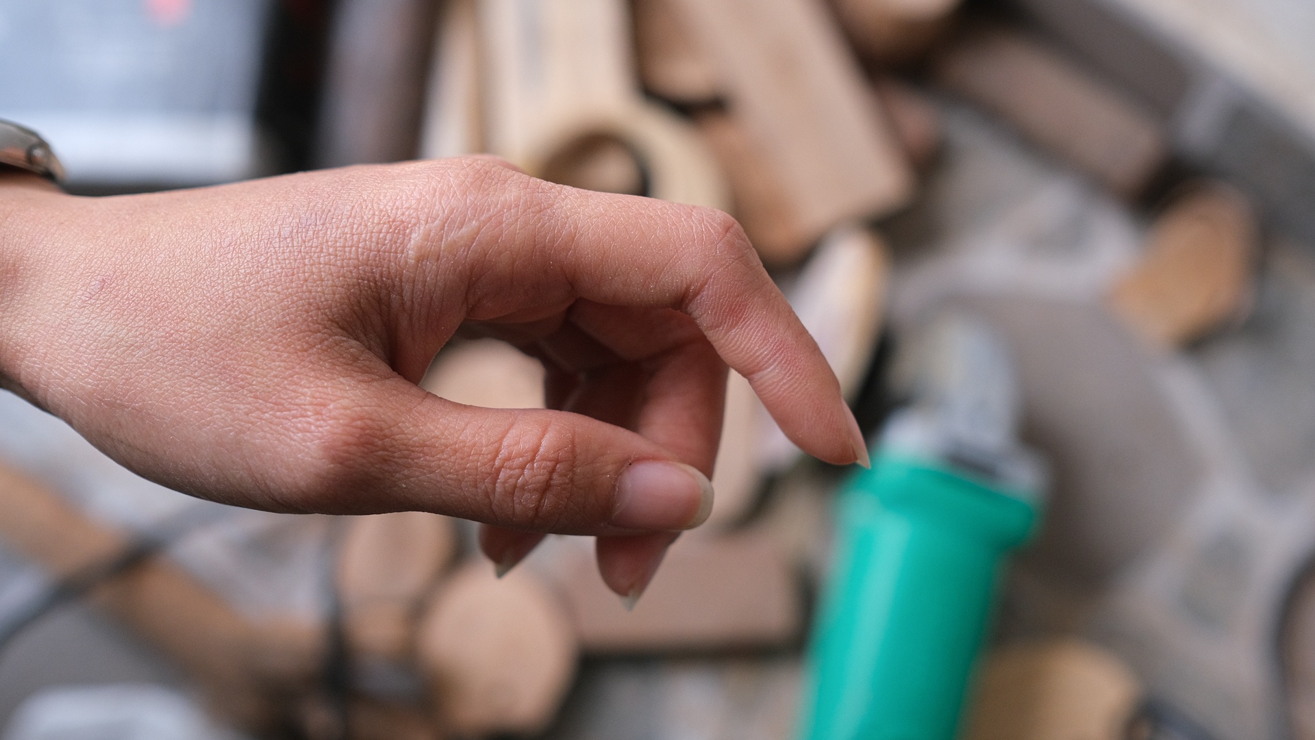 Co gai bo viec van phong ve lam tho moc anh 13