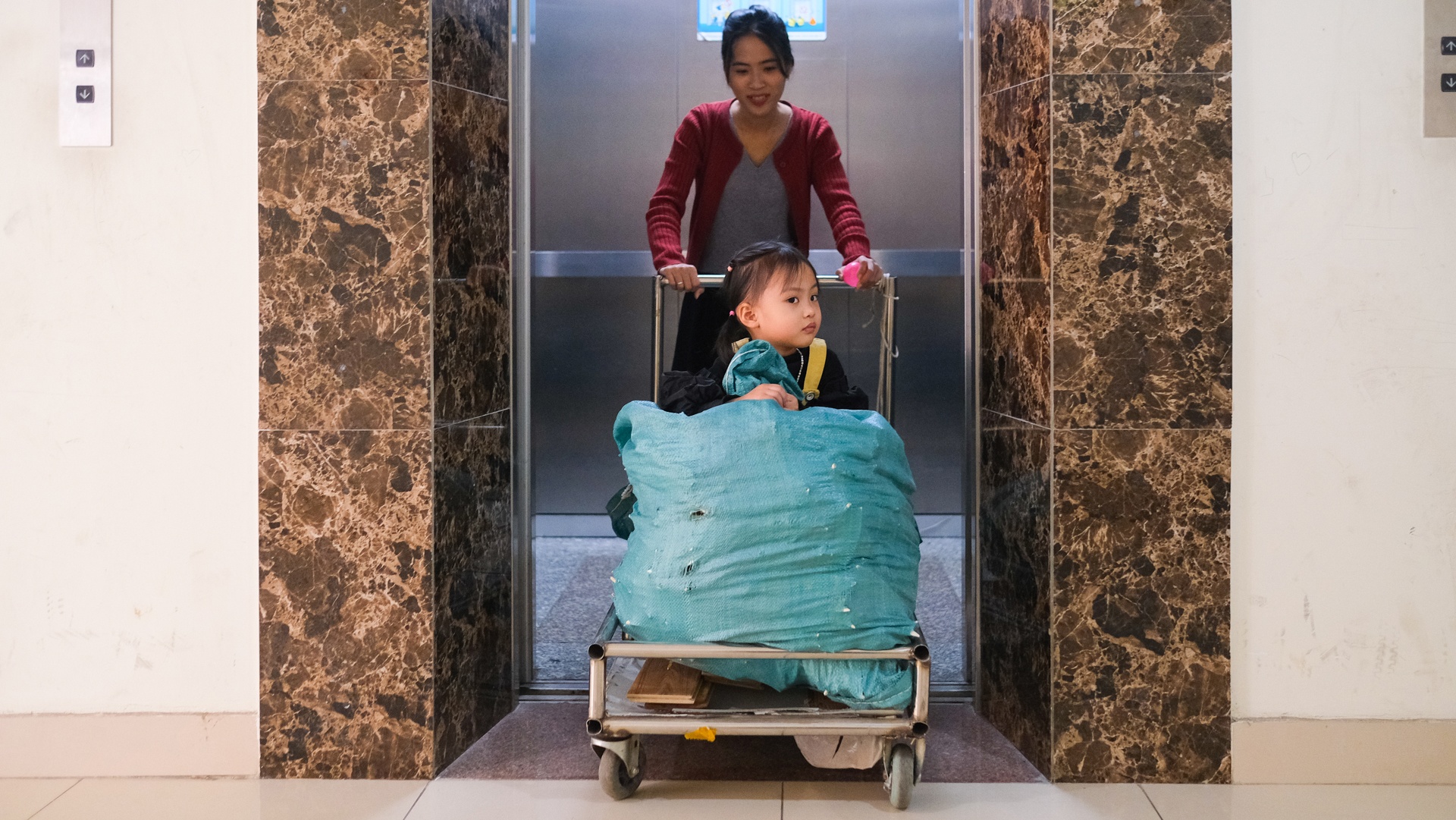 Co gai bo viec van phong ve lam tho moc anh 19