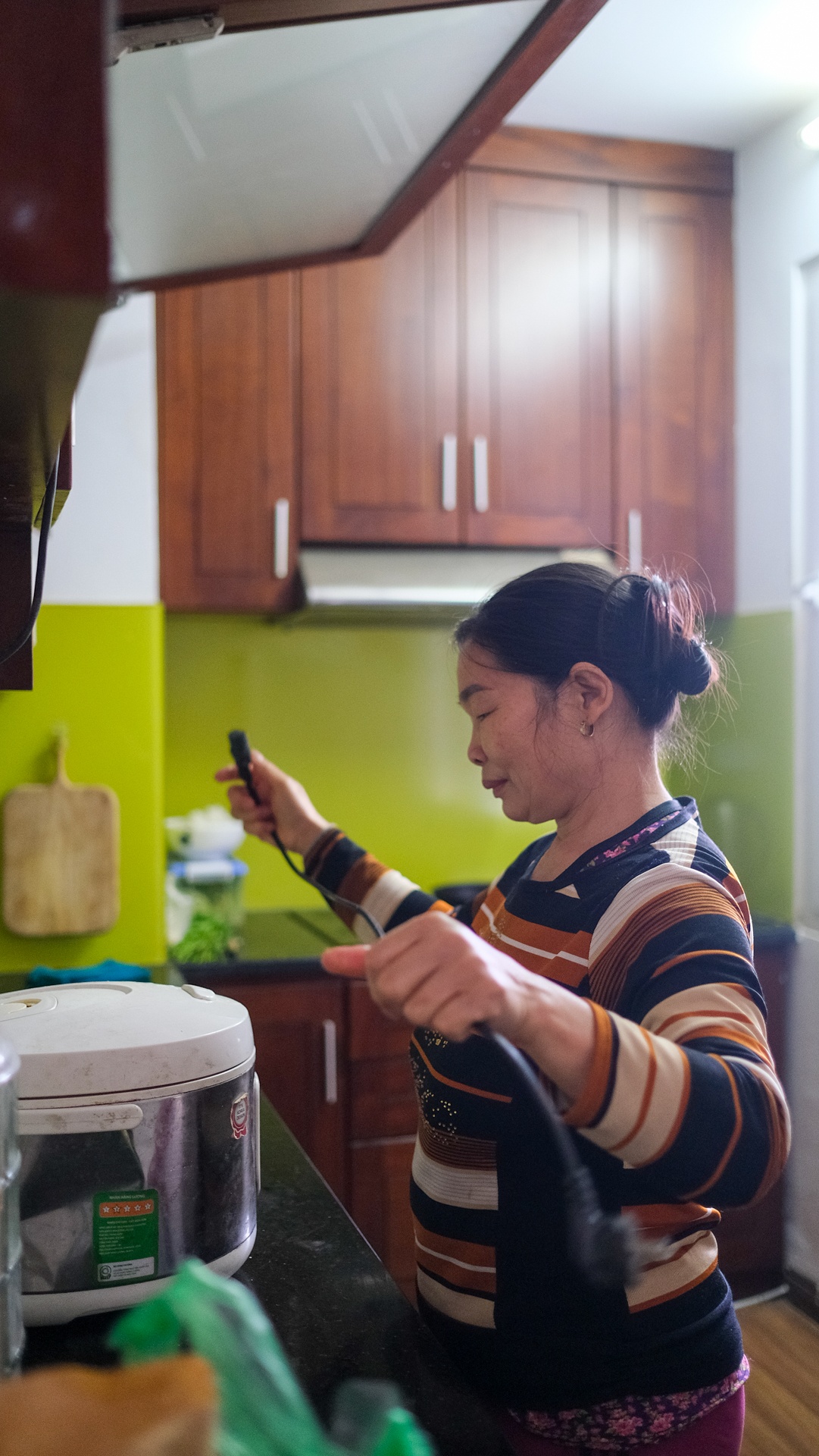 Co gai bo viec van phong ve lam tho moc anh 22