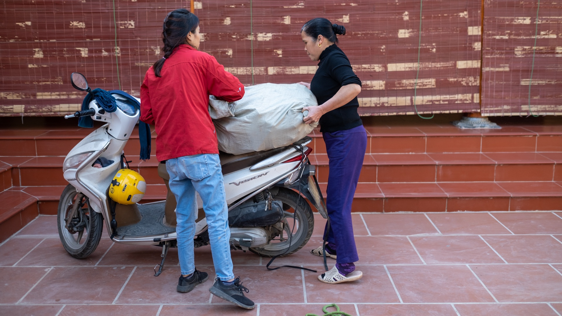 Co gai bo viec van phong ve lam tho moc anh 17