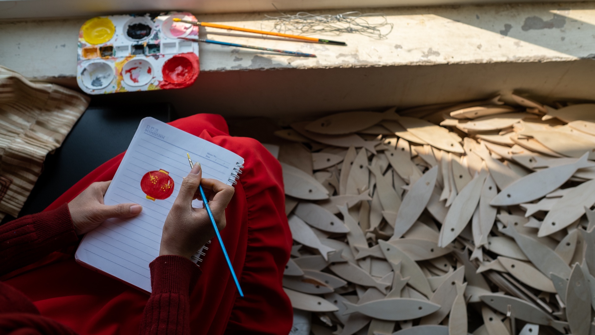 Co gai bo viec van phong ve lam tho moc anh 3