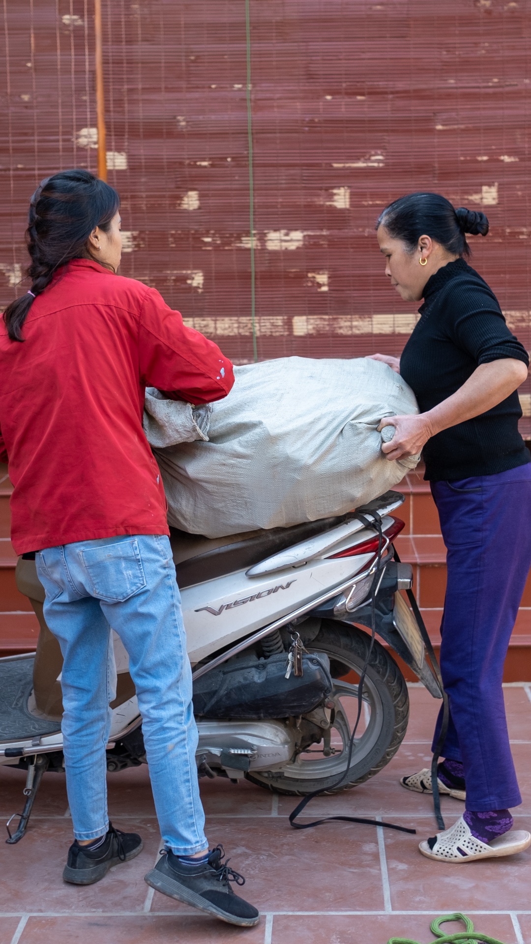 Co gai bo viec van phong ve lam tho moc anh 18