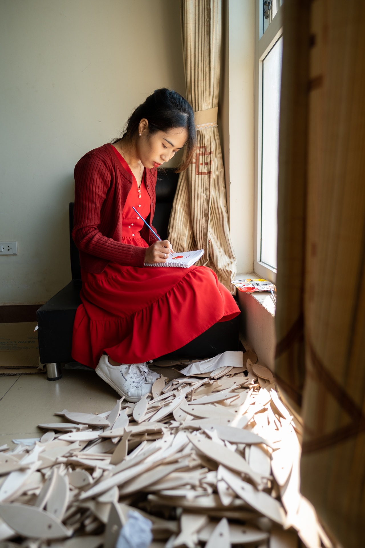 Co gai bo viec van phong ve lam tho moc anh 2