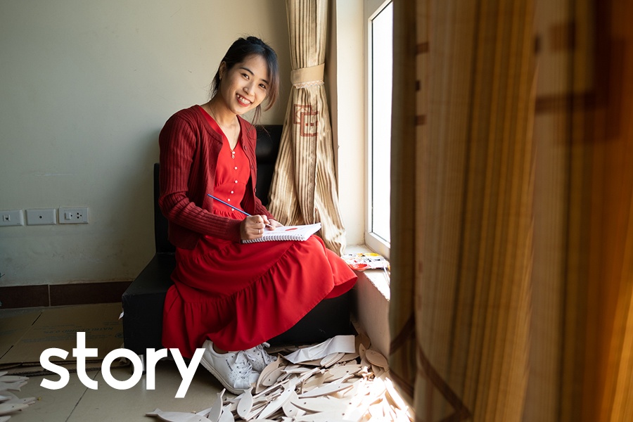 Co gai bo viec van phong, ve que lam tho moc hinh anh