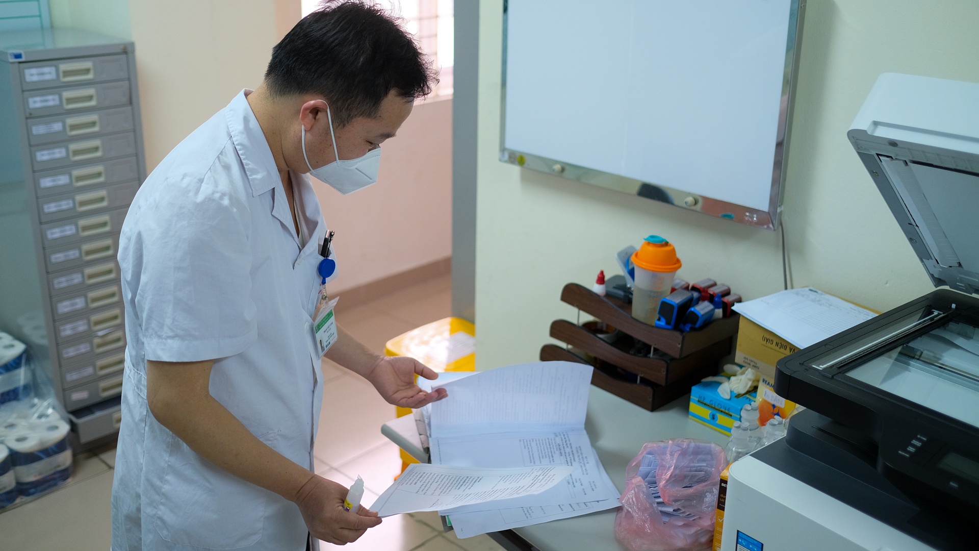 bác sĩ điều trị bệnh nhân Covid-19 ảnh 21 bac si dieu tri benh nhan Covid-19 anh 21