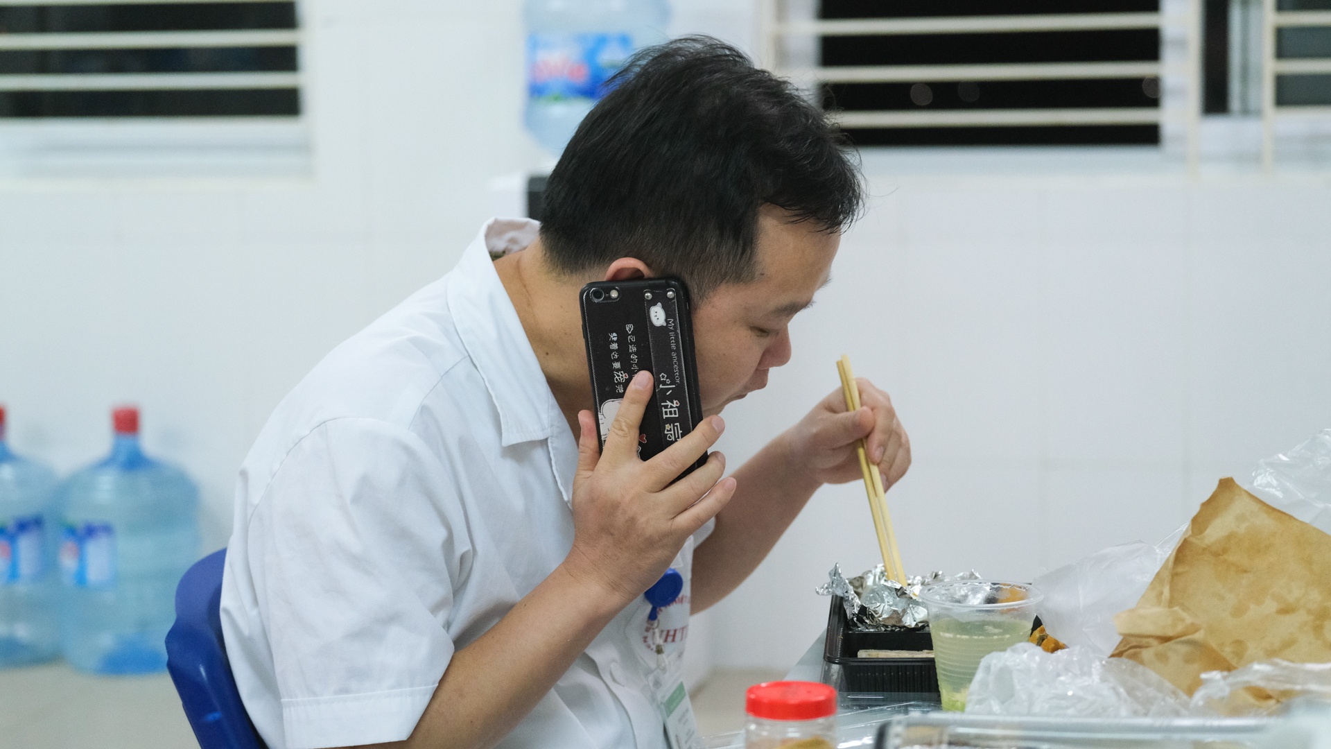bác sĩ điều trị bệnh nhân Covid-19 ảnh 37 bac si dieu tri benh nhan Covid-19 anh 37