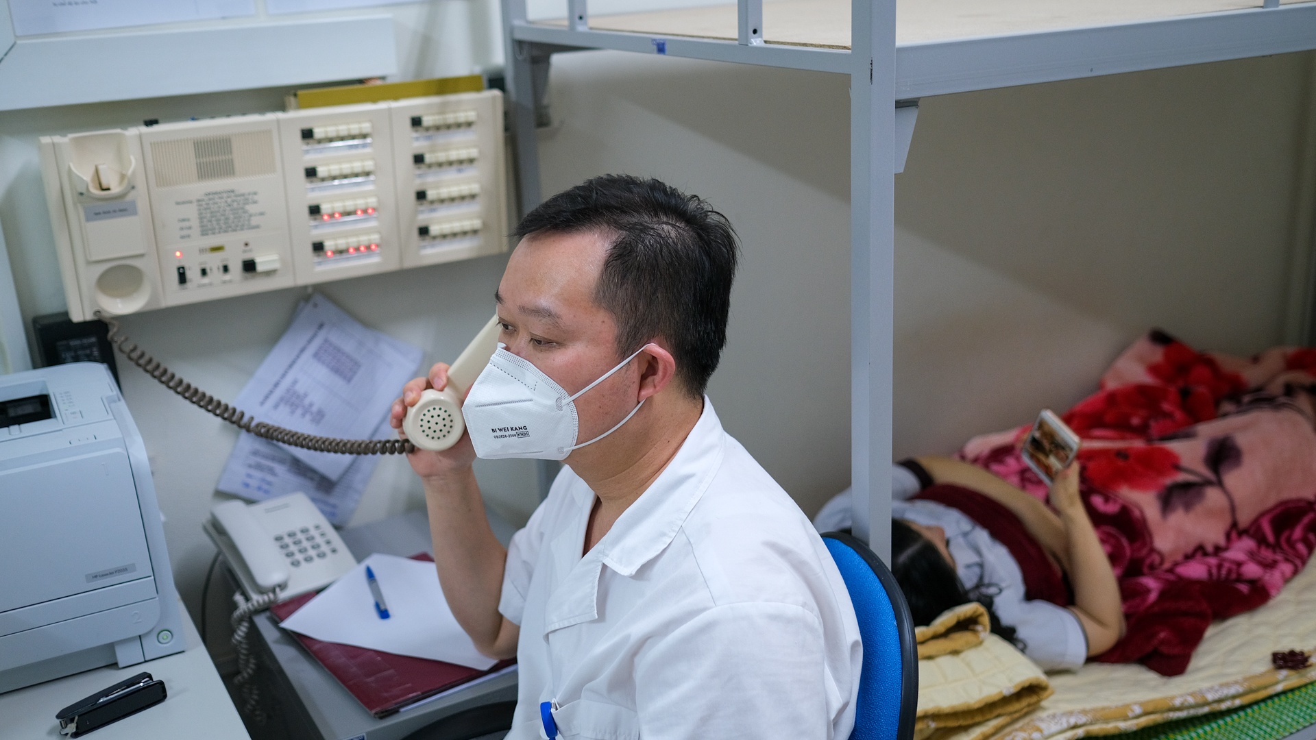 bác sĩ điều trị bệnh nhân Covid-19 ảnh 41 bac si dieu tri benh nhan Covid-19 anh 41