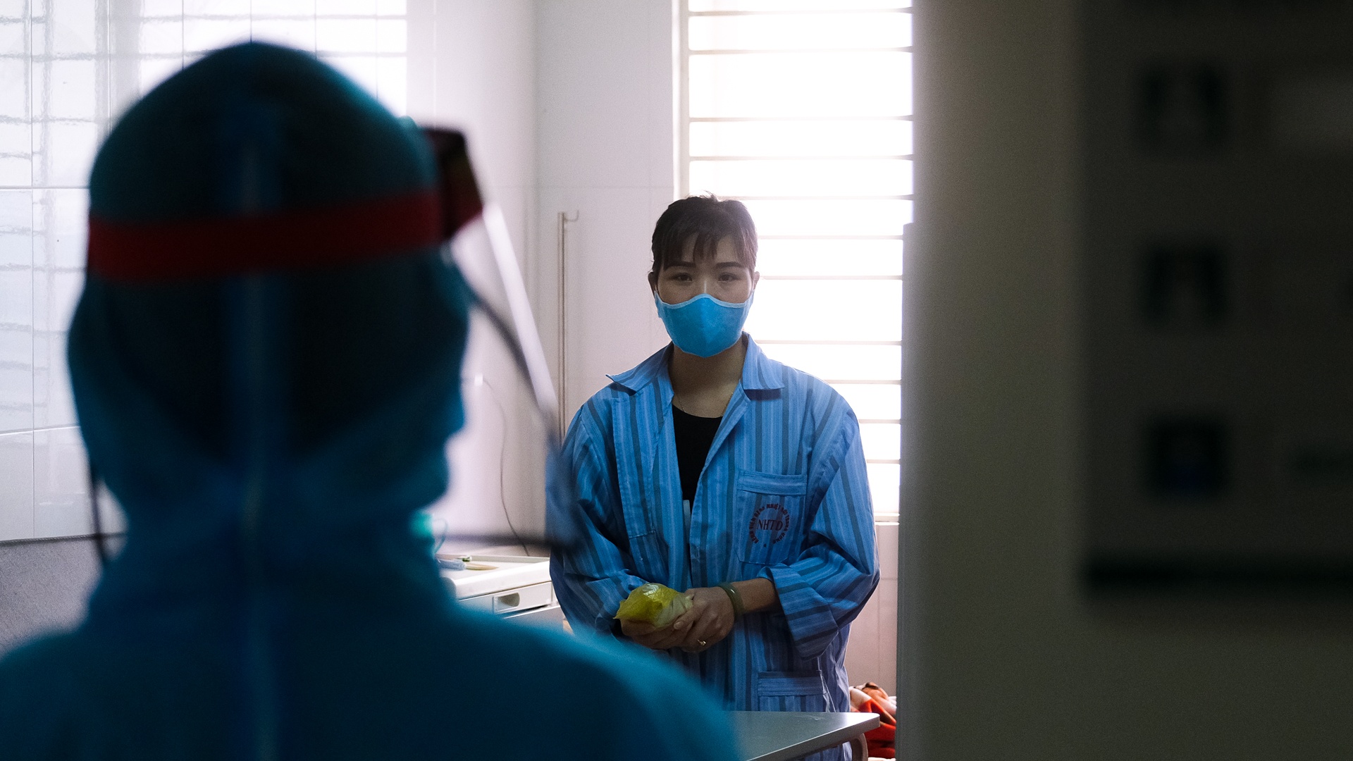 bác sĩ điều trị bệnh nhân Covid-19 ảnh 17 bac si dieu tri benh nhan Covid-19 anh 17