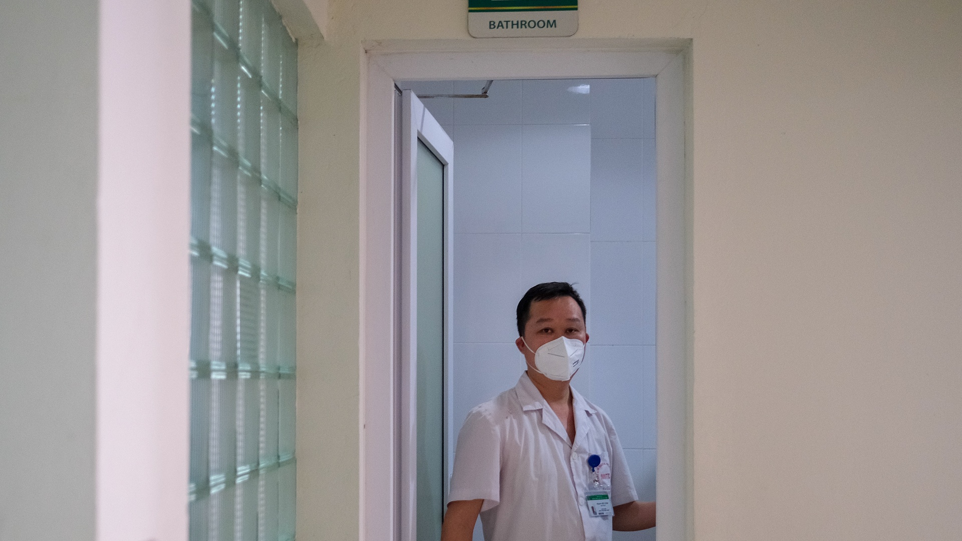 bác sĩ điều trị bệnh nhân Covid-19 ảnh 19 bac si dieu tri benh nhan Covid-19 anh 19