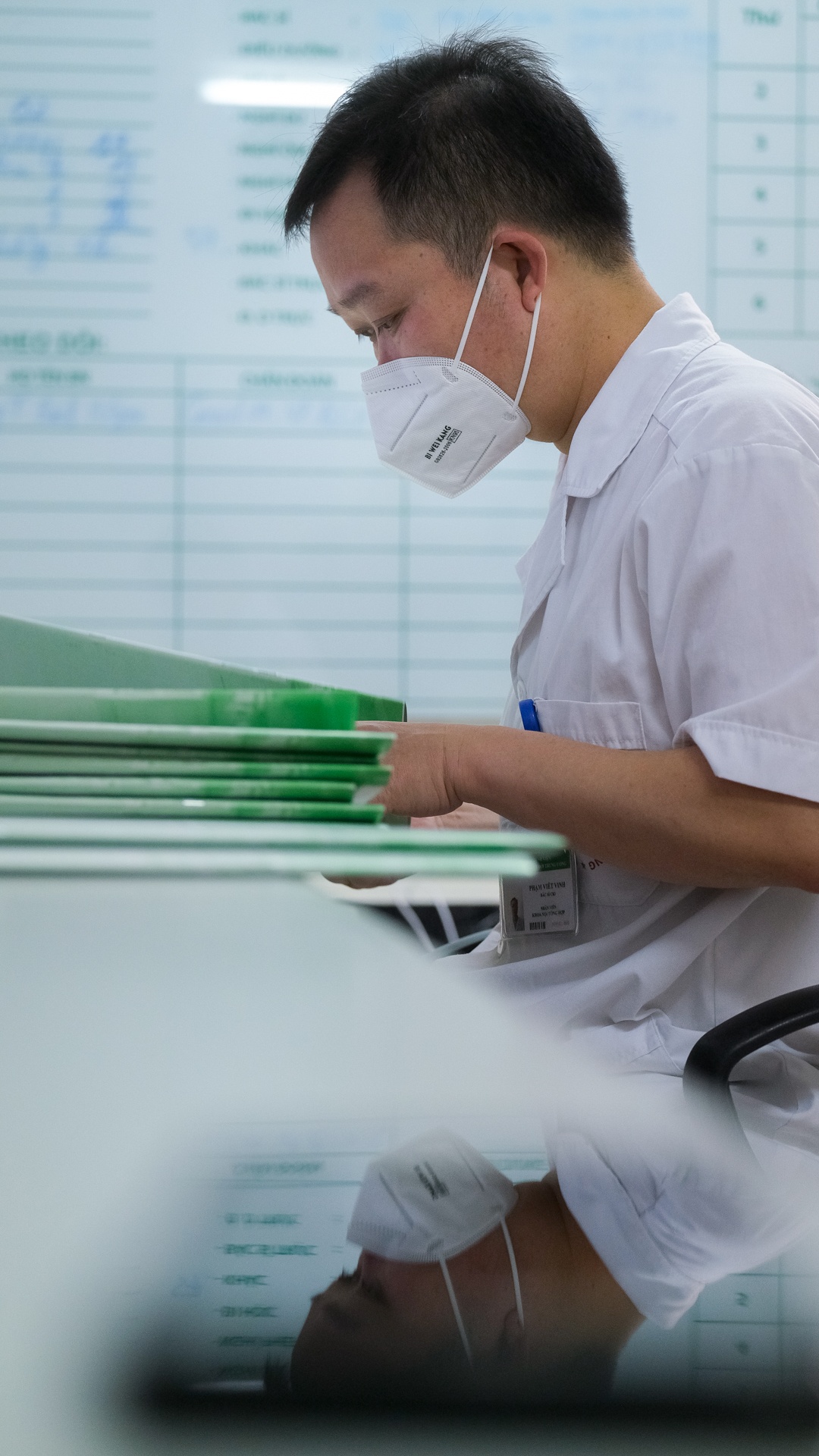 bác sĩ điều trị bệnh nhân Covid-19 ảnh 22 bac si dieu tri benh nhan Covid-19 anh 22