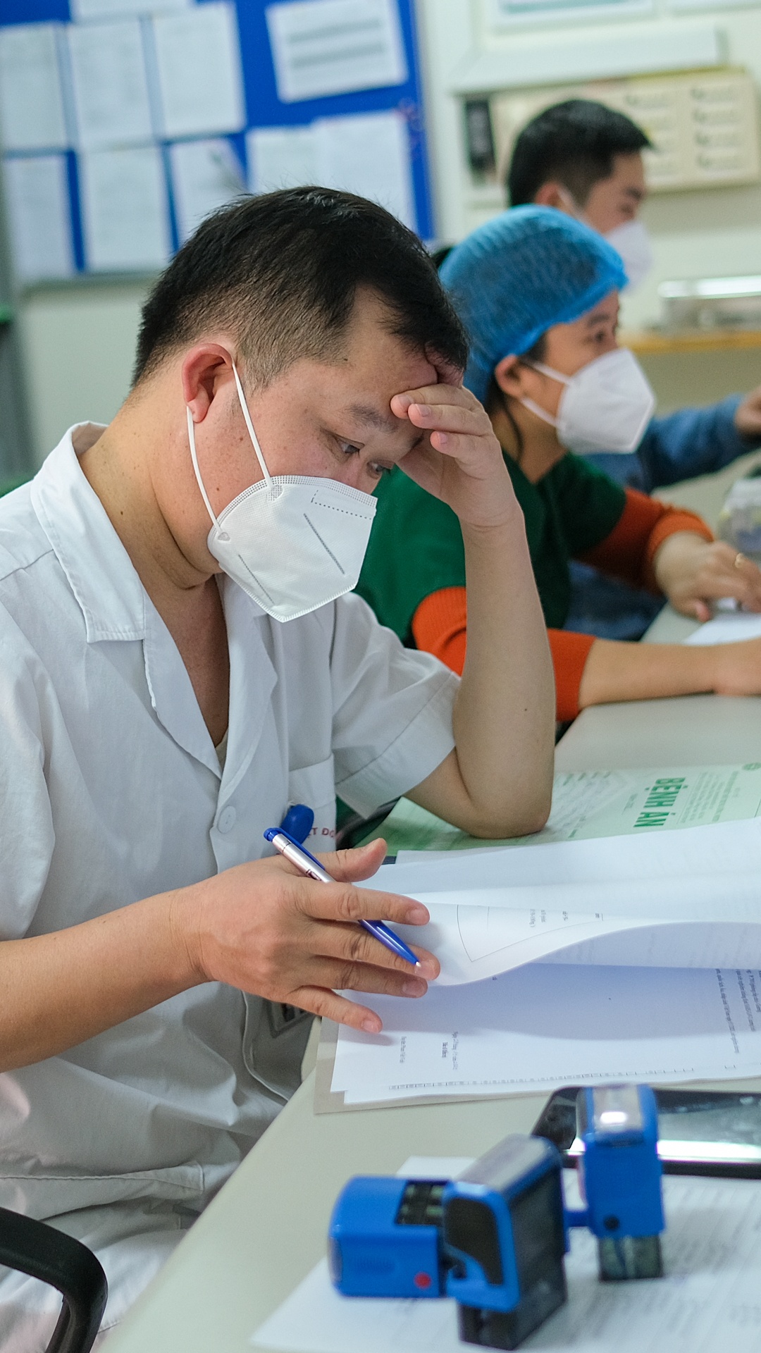 bác sĩ điều trị bệnh nhân Covid-19 ảnh 24 bac si dieu tri benh nhan Covid-19 anh 24