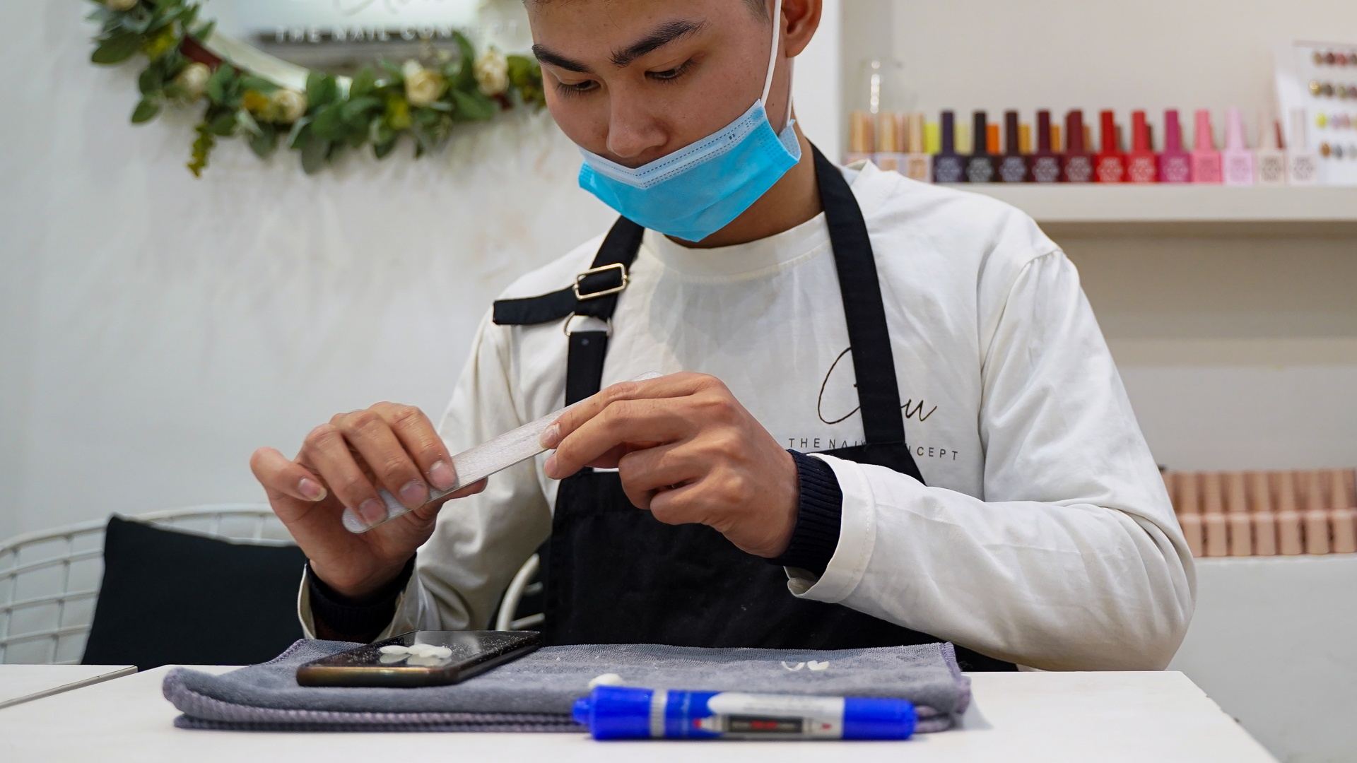 Chang trai lam nail anh 7