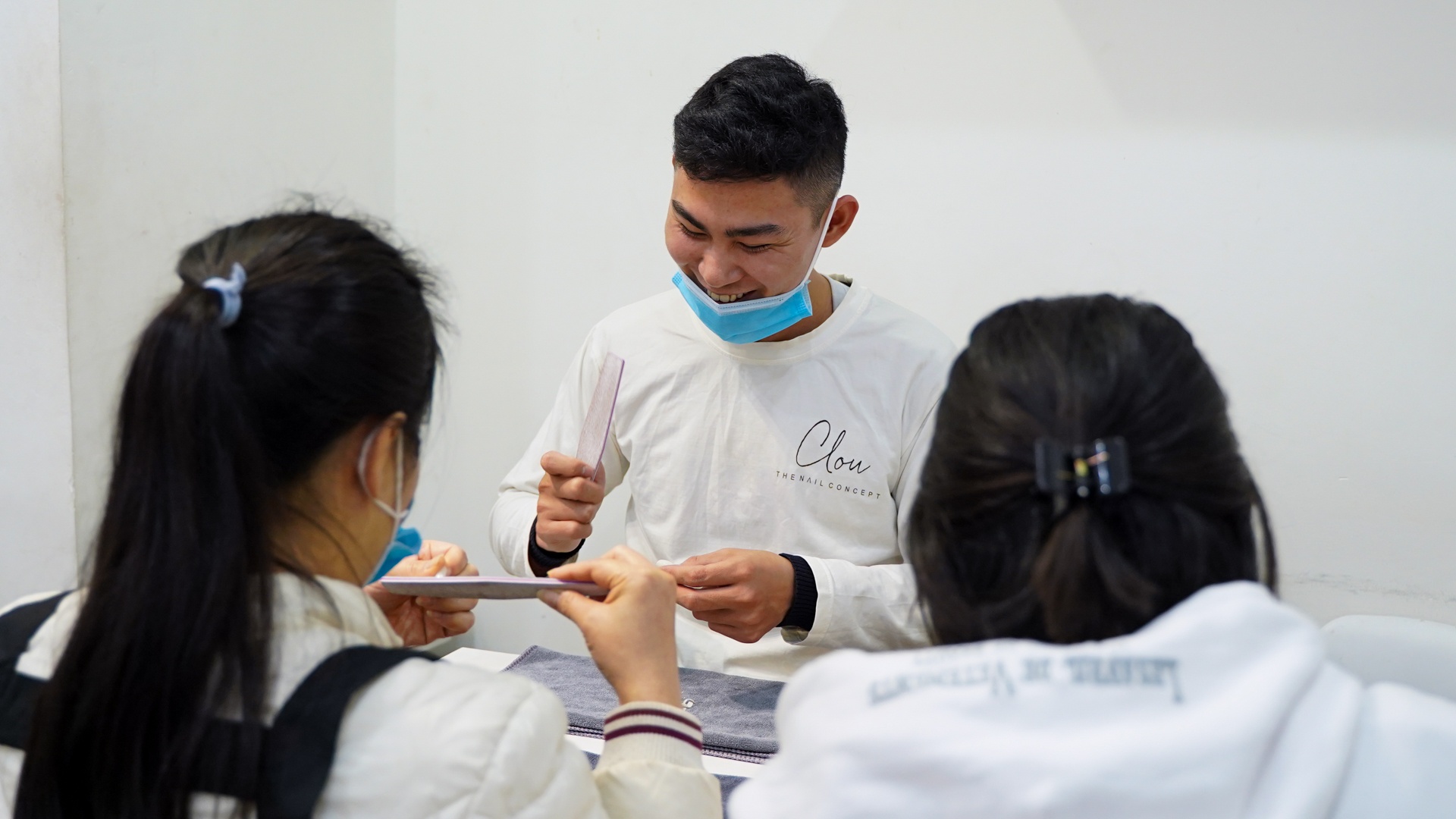 Chang trai lam nail anh 22