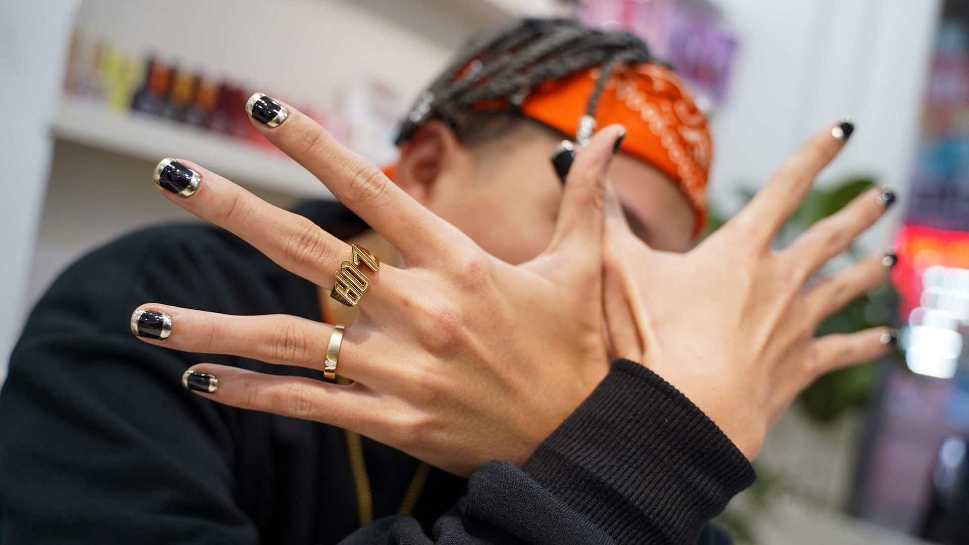 Chang trai lam nail anh 10