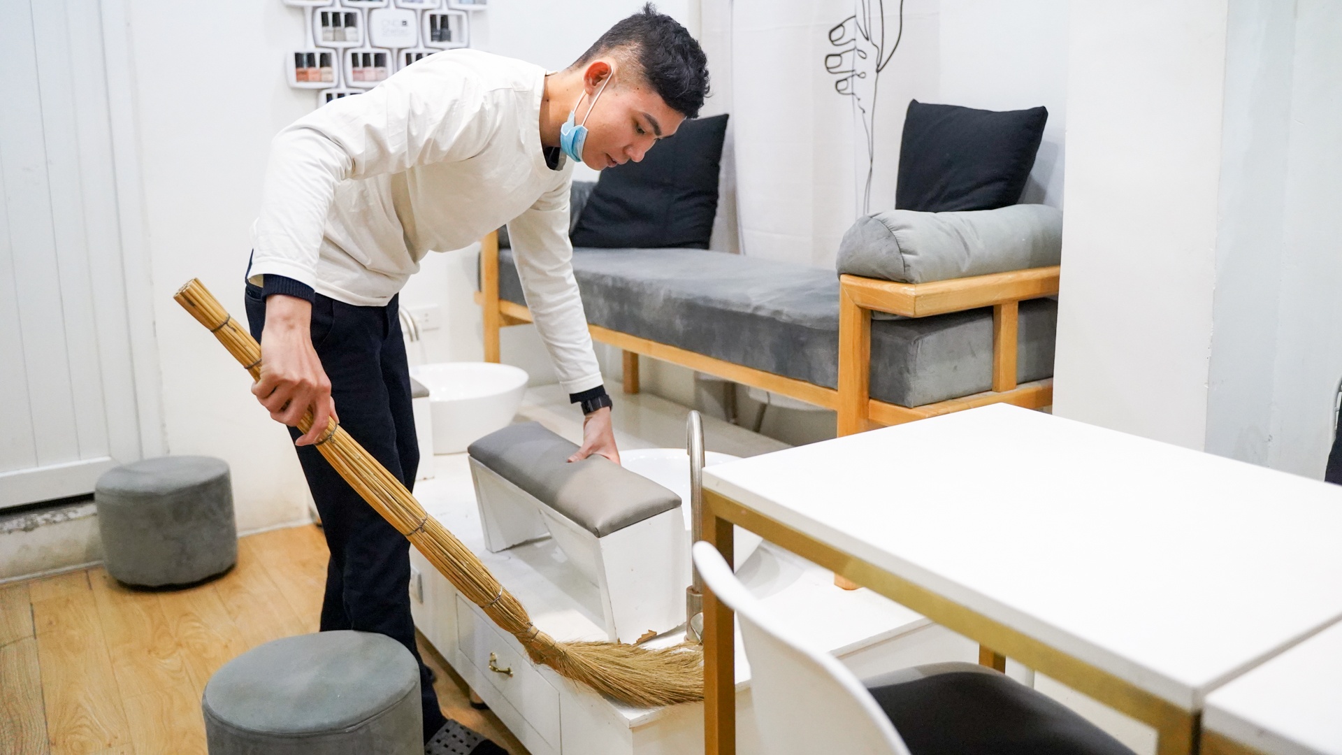 Chang trai lam nail anh 14