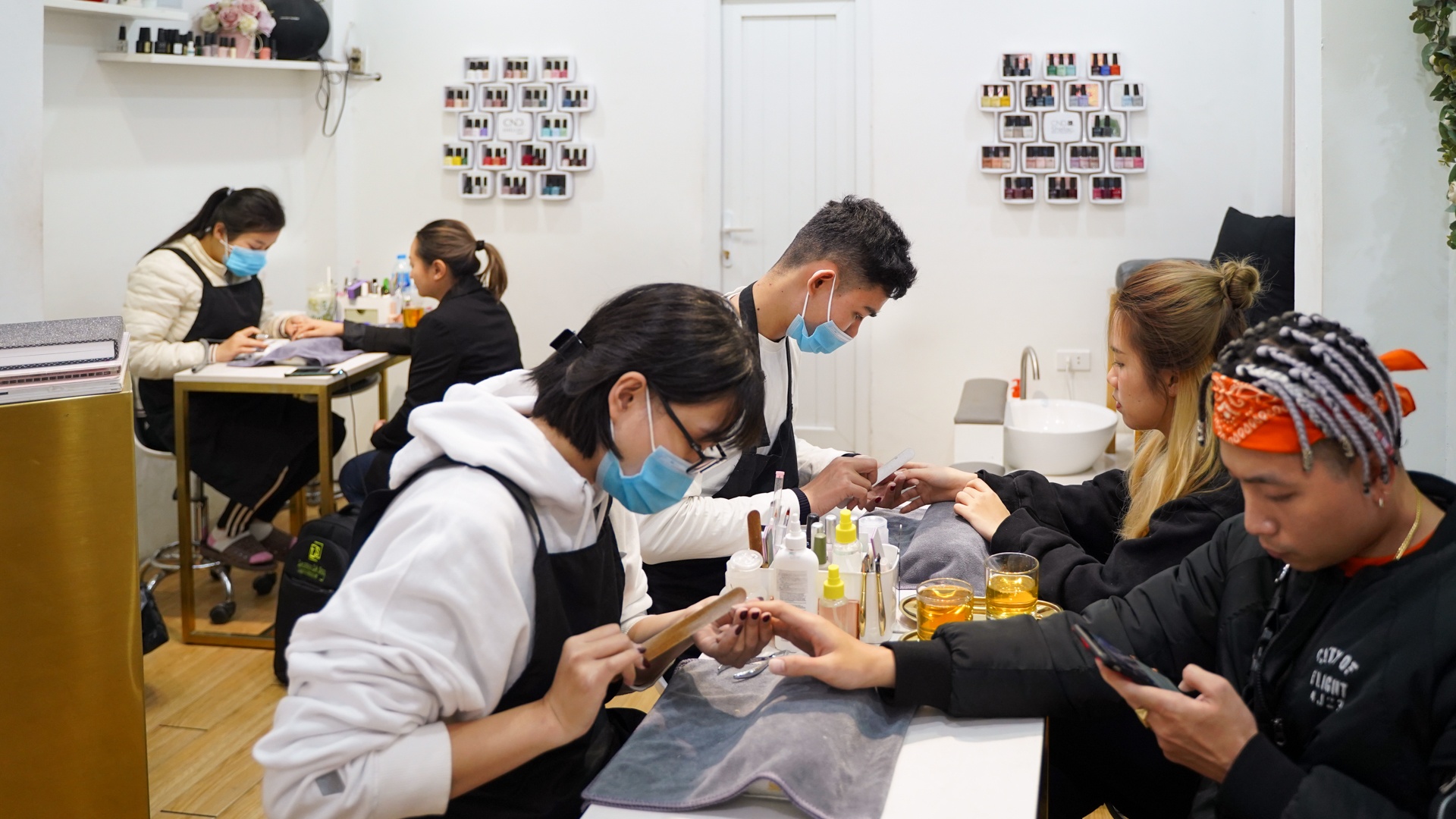 Chang trai lam nail anh 16