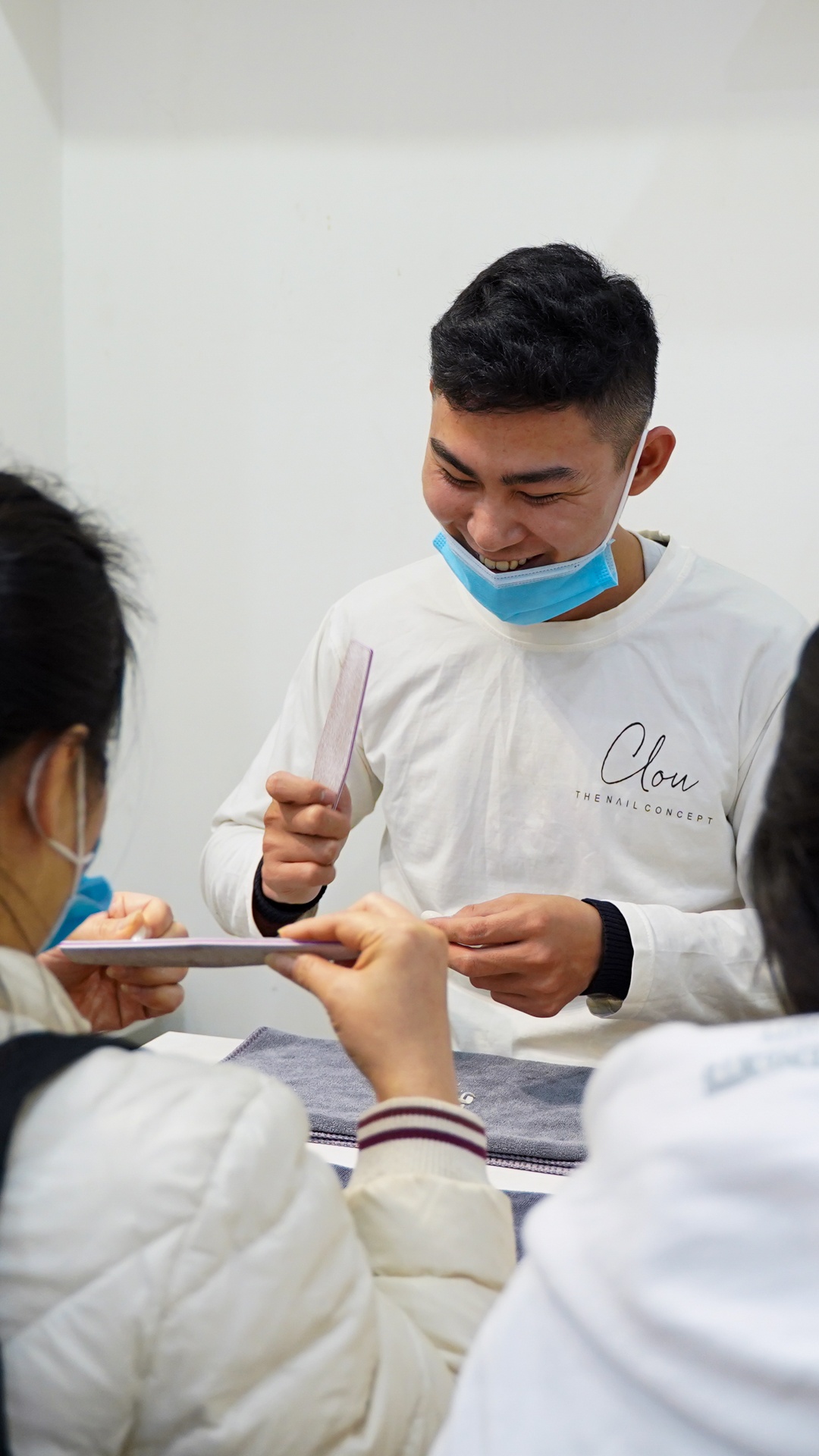 Chang trai lam nail anh 23