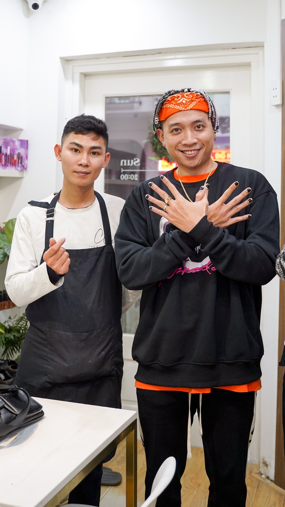 Chang trai lam nail anh 9