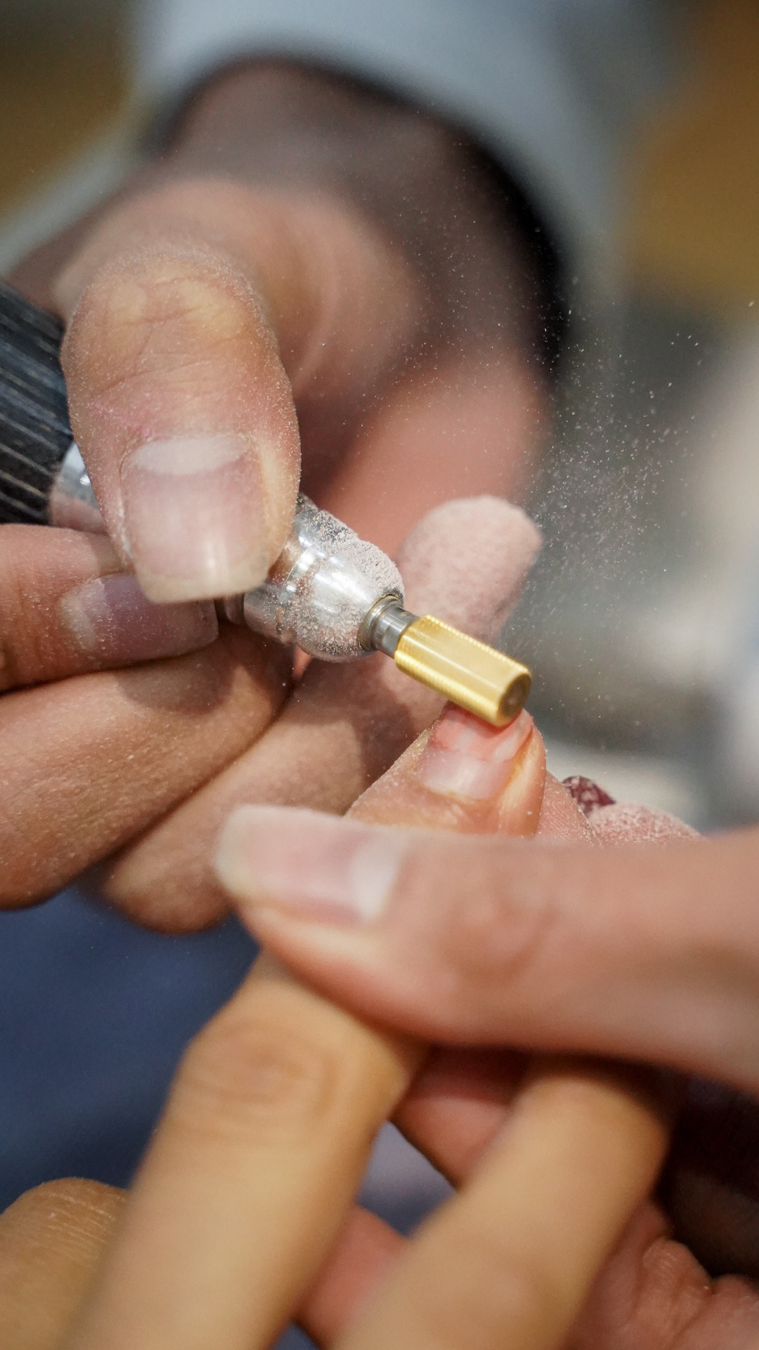 Chang trai lam nail anh 13