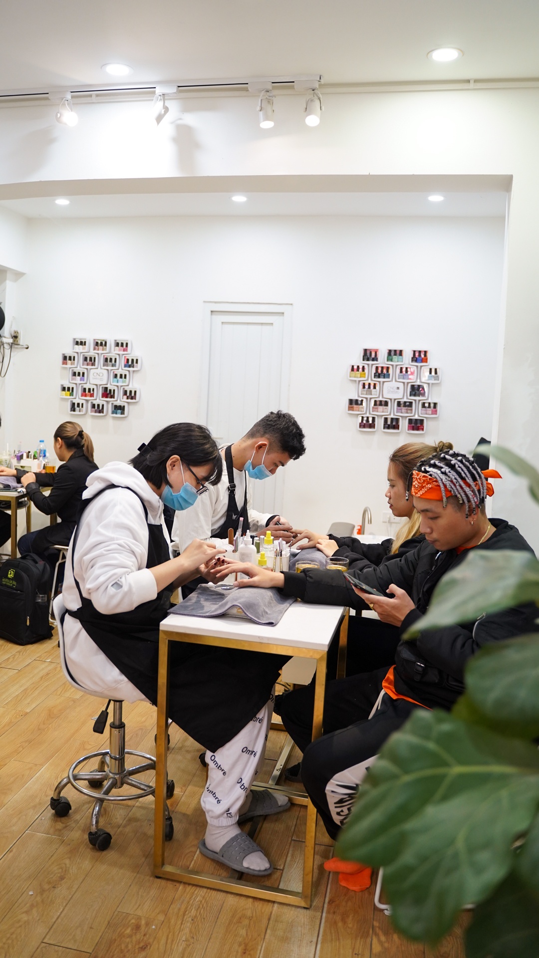 Chang trai lam nail anh 17