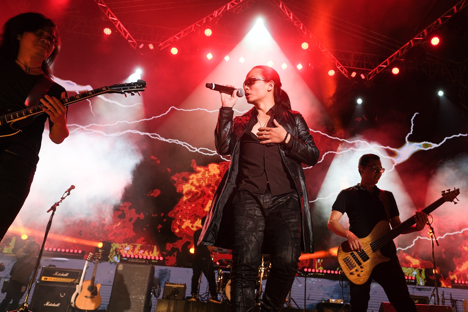 liveshow Buc Tuong tro ve anh 17