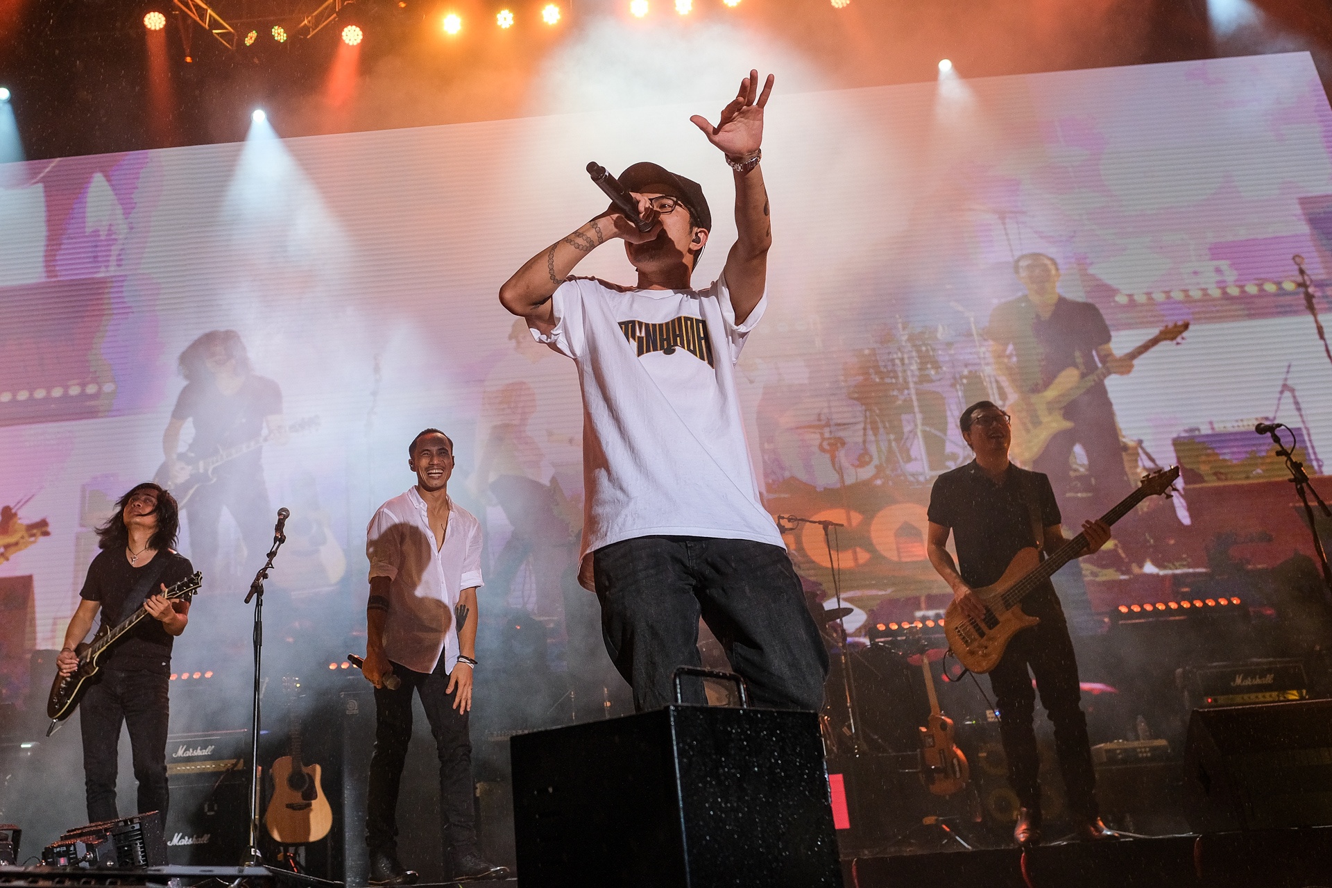 liveshow Buc Tuong tro ve anh 24