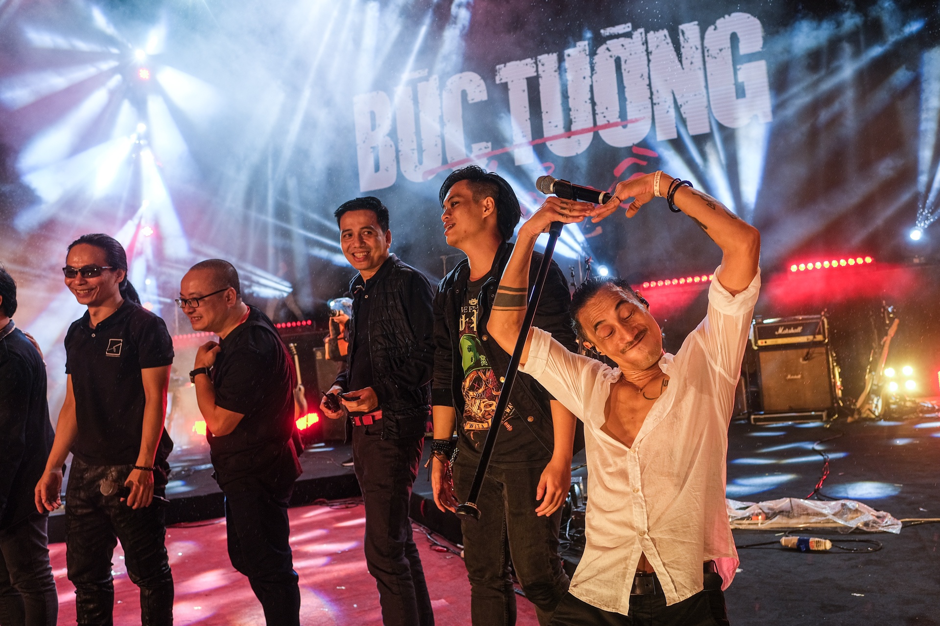 liveshow Buc Tuong tro ve anh 38