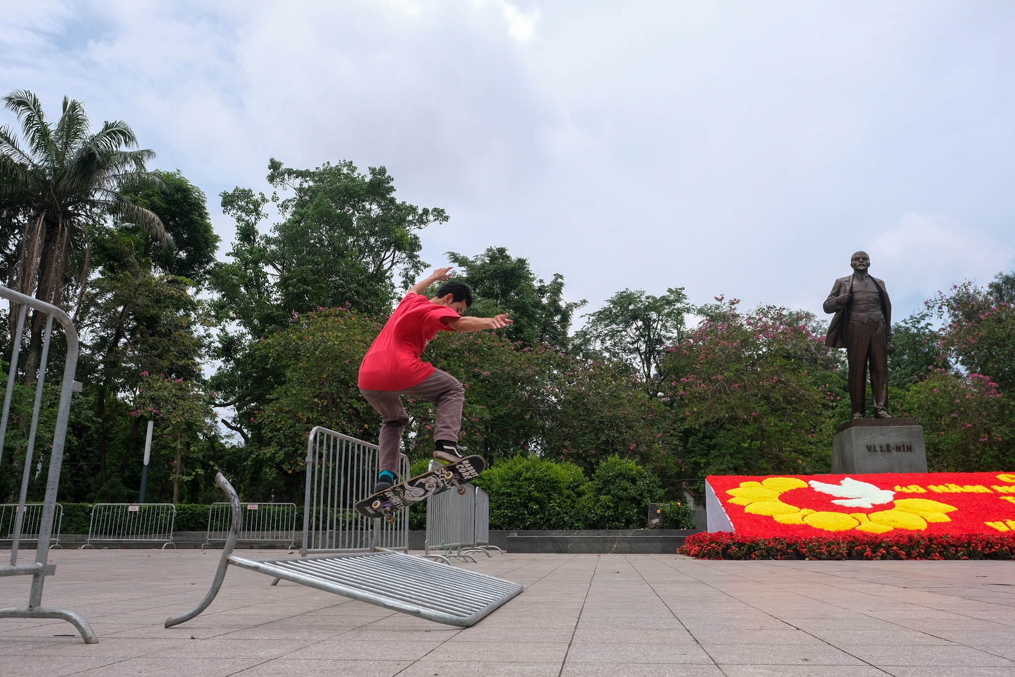 Ha Noi binh yen ngay nghi le anh 2