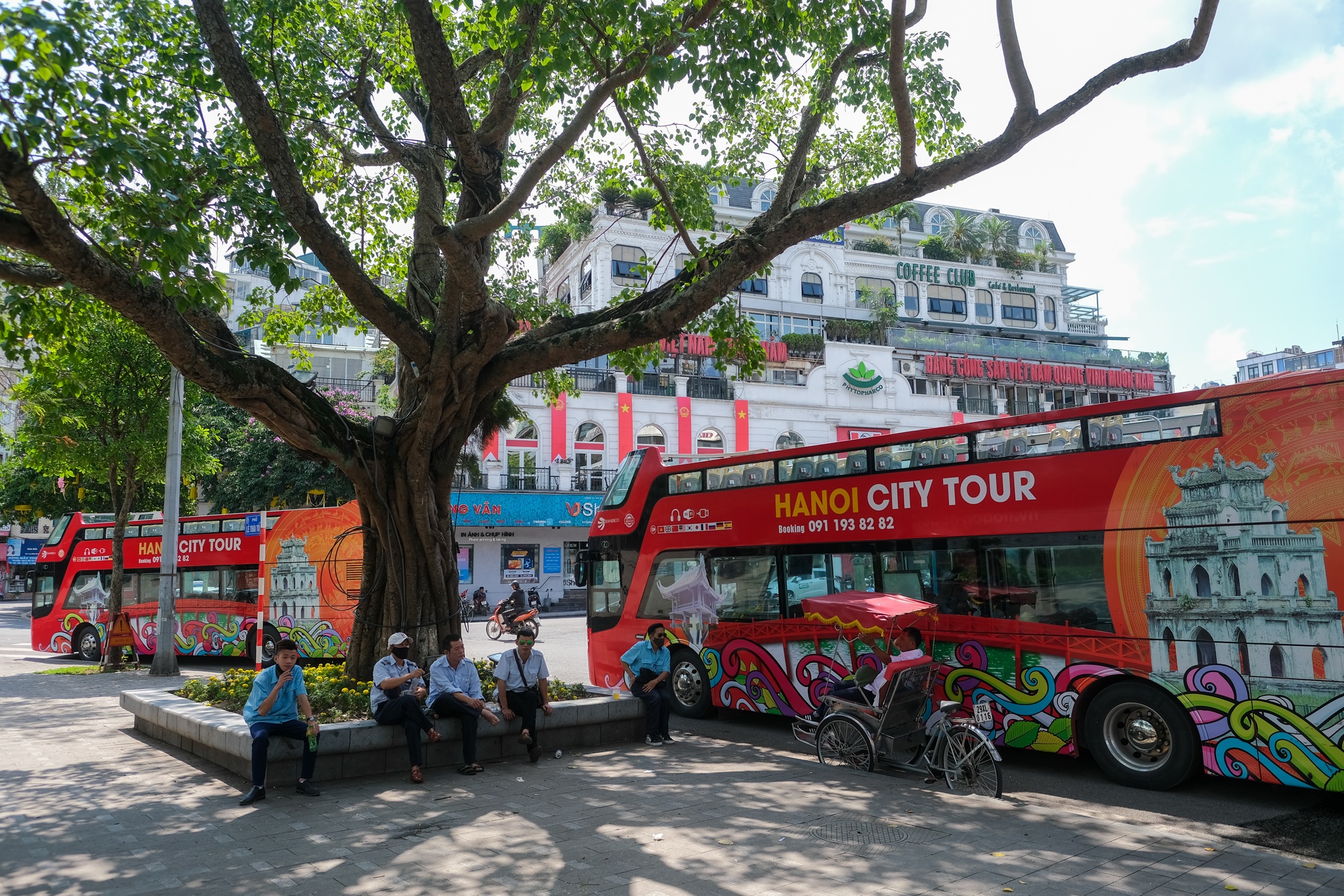 Ha Noi binh yen ngay nghi le anh 4