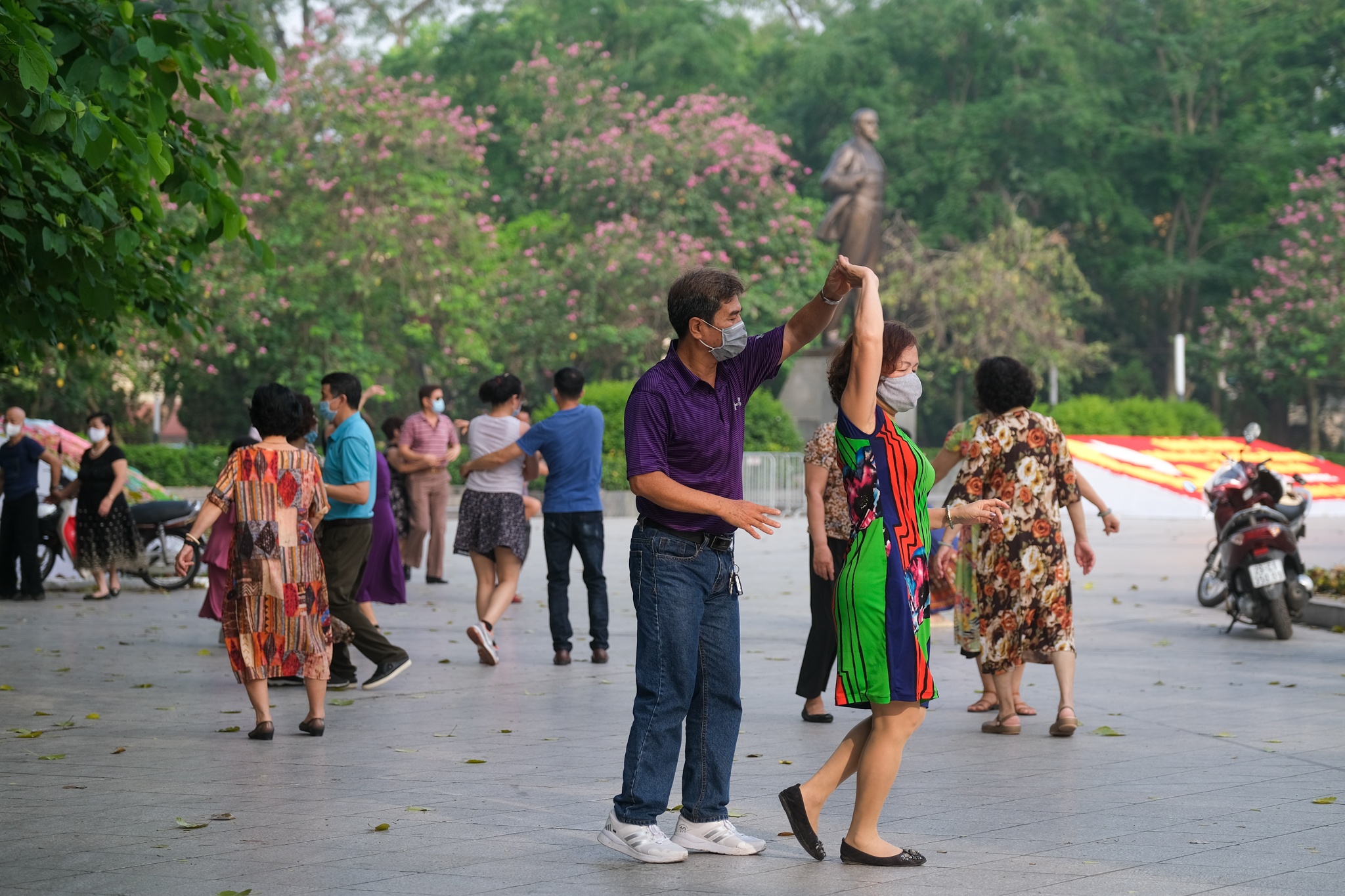 guoi dan khong deo khau trang khieu vu anh 1