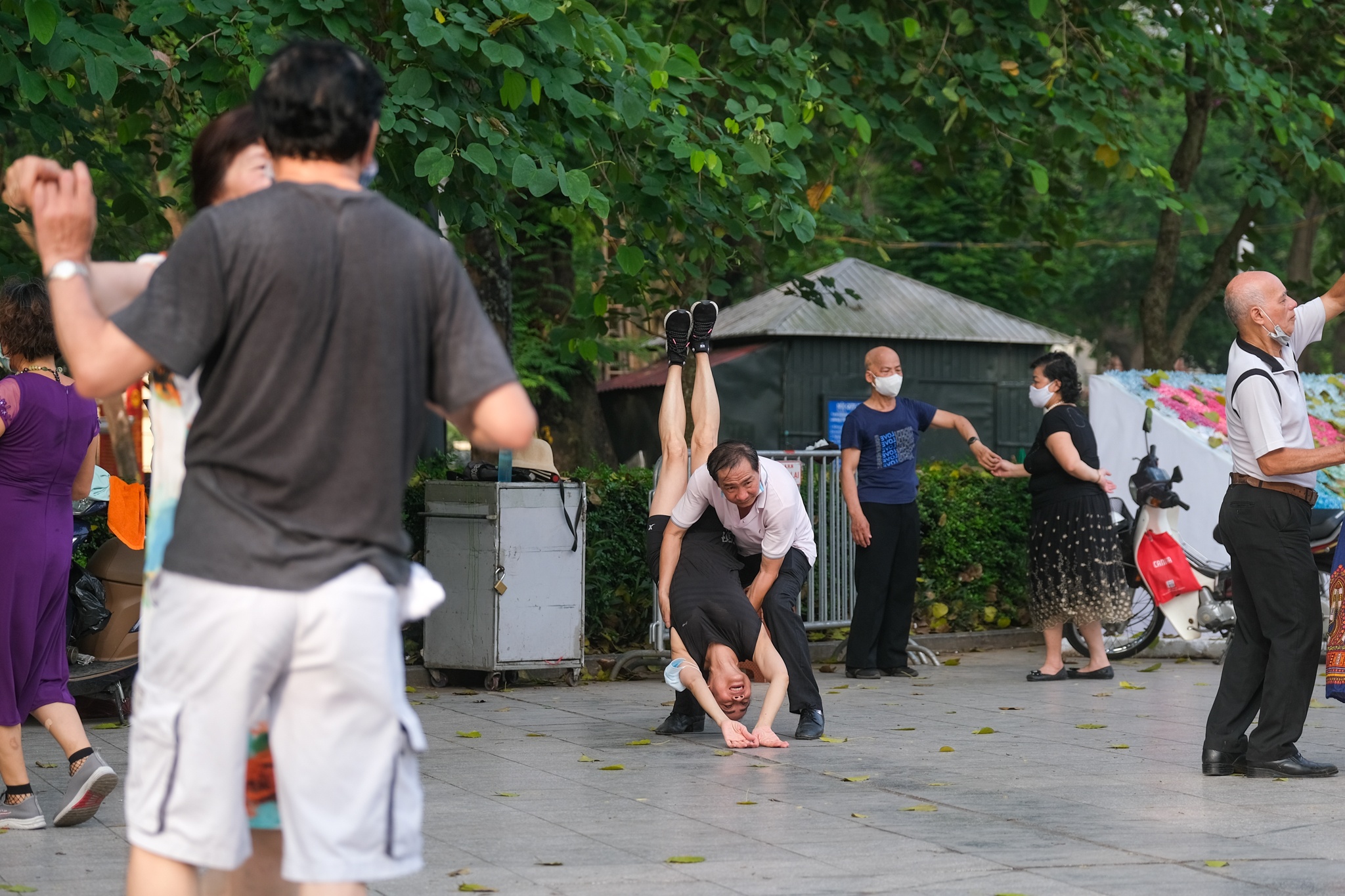 guoi dan khong deo khau trang khieu vu anh 2