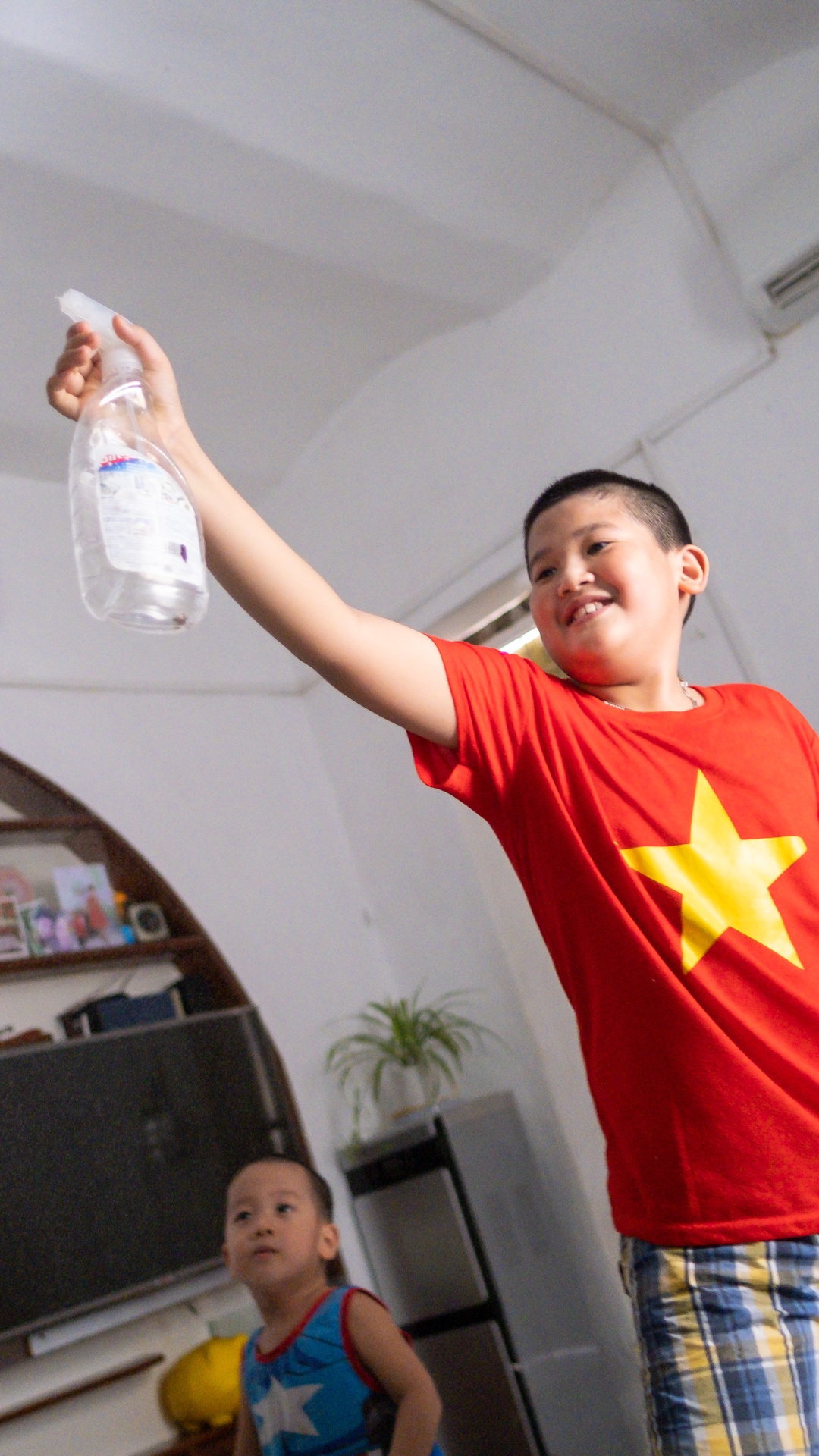 bố đi chi viện Bắc giang,  con ở nhà ảnh 20 bo di chi vien Bac giang,  con o nha anh 20