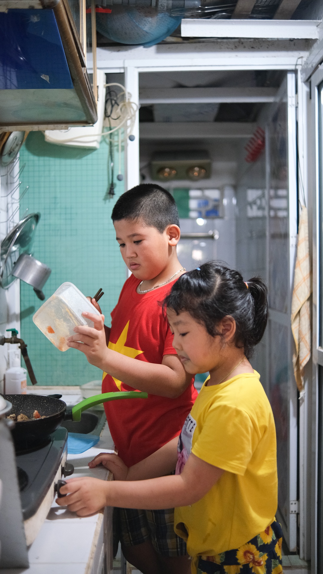 bố đi chi viện Bắc giang,  con ở nhà ảnh 28 bo di chi vien Bac giang,  con o nha anh 28