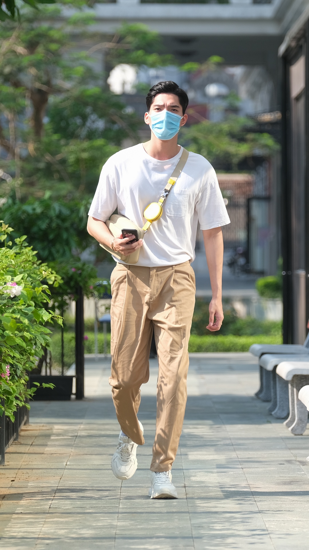 Nguoi mau nam mua dich anh 25