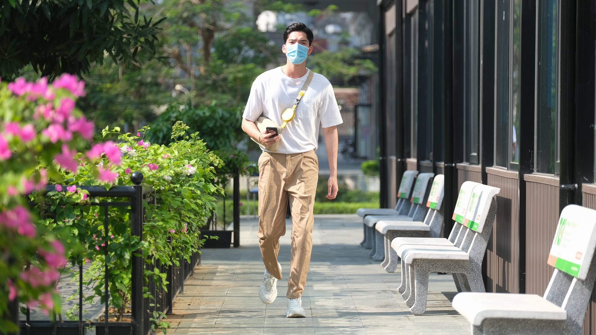 Nguoi mau nam mua dich anh 24