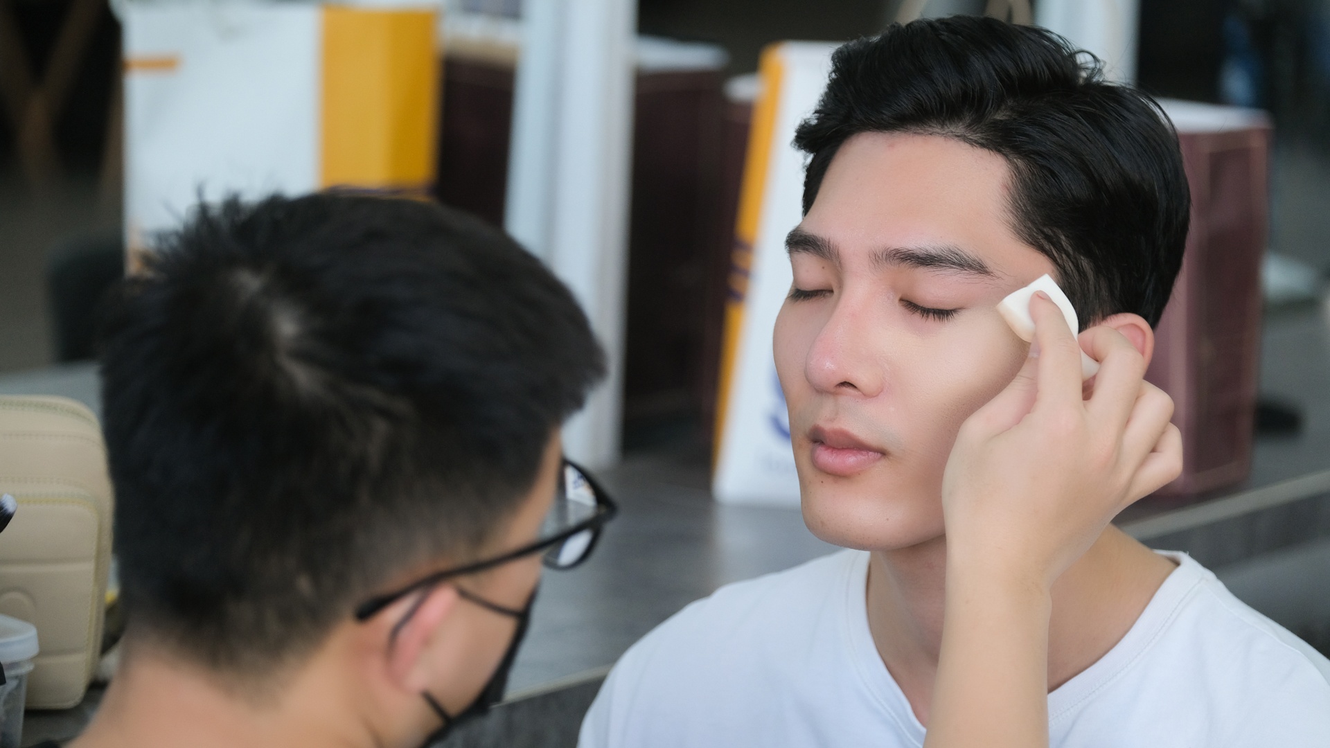 Nguoi mau nam mua dich anh 26