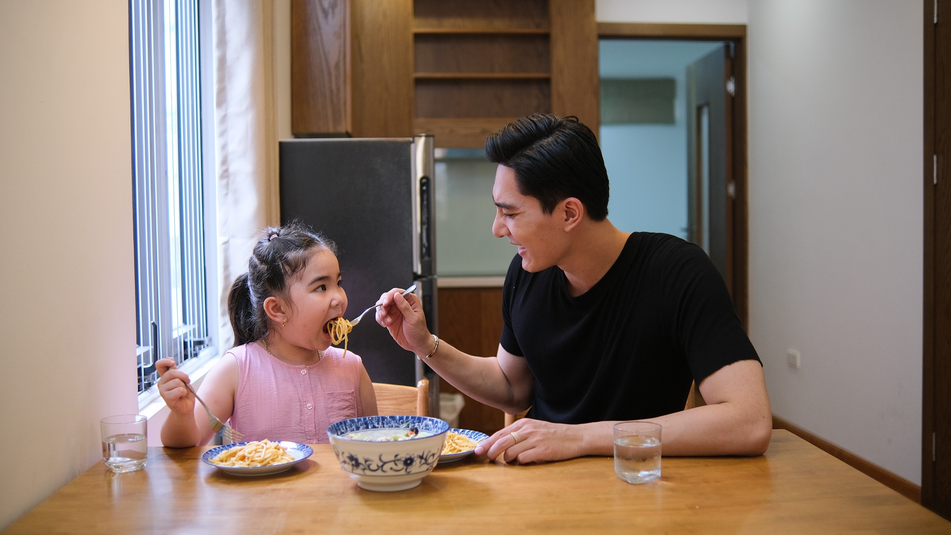 Nguoi mau nam mua dich anh 9