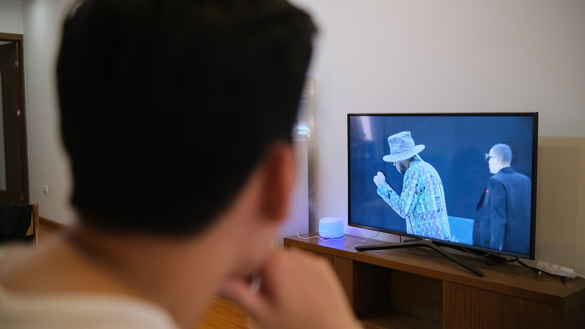 Nguoi mau nam mua dich anh 34