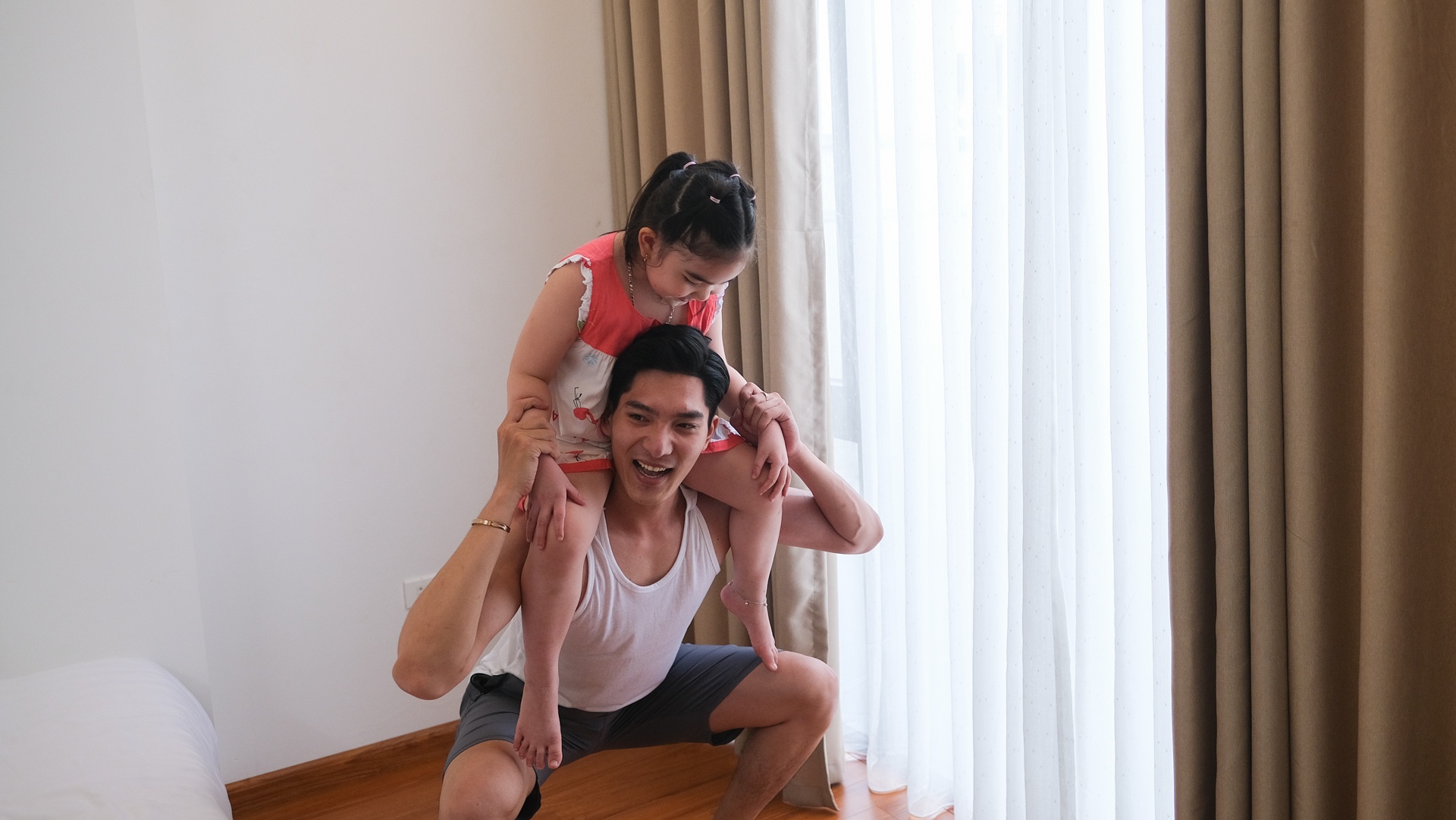 Nguoi mau nam mua dich anh 17