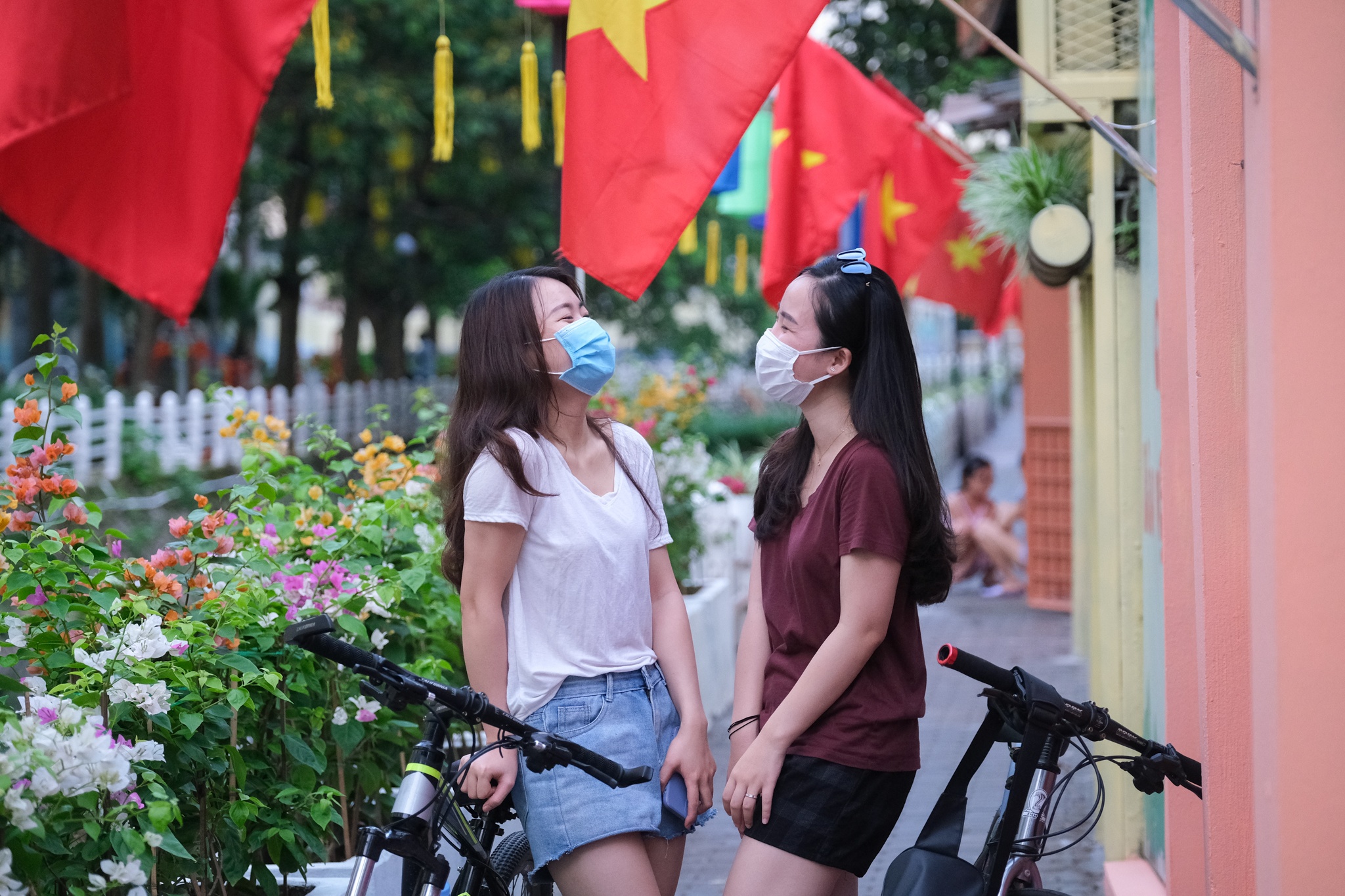 Tuyến phố thay áo mới rực rỡ sắc màu ảnh 3 Tuyen pho thay ao moi ruc ro sac mau anh 3