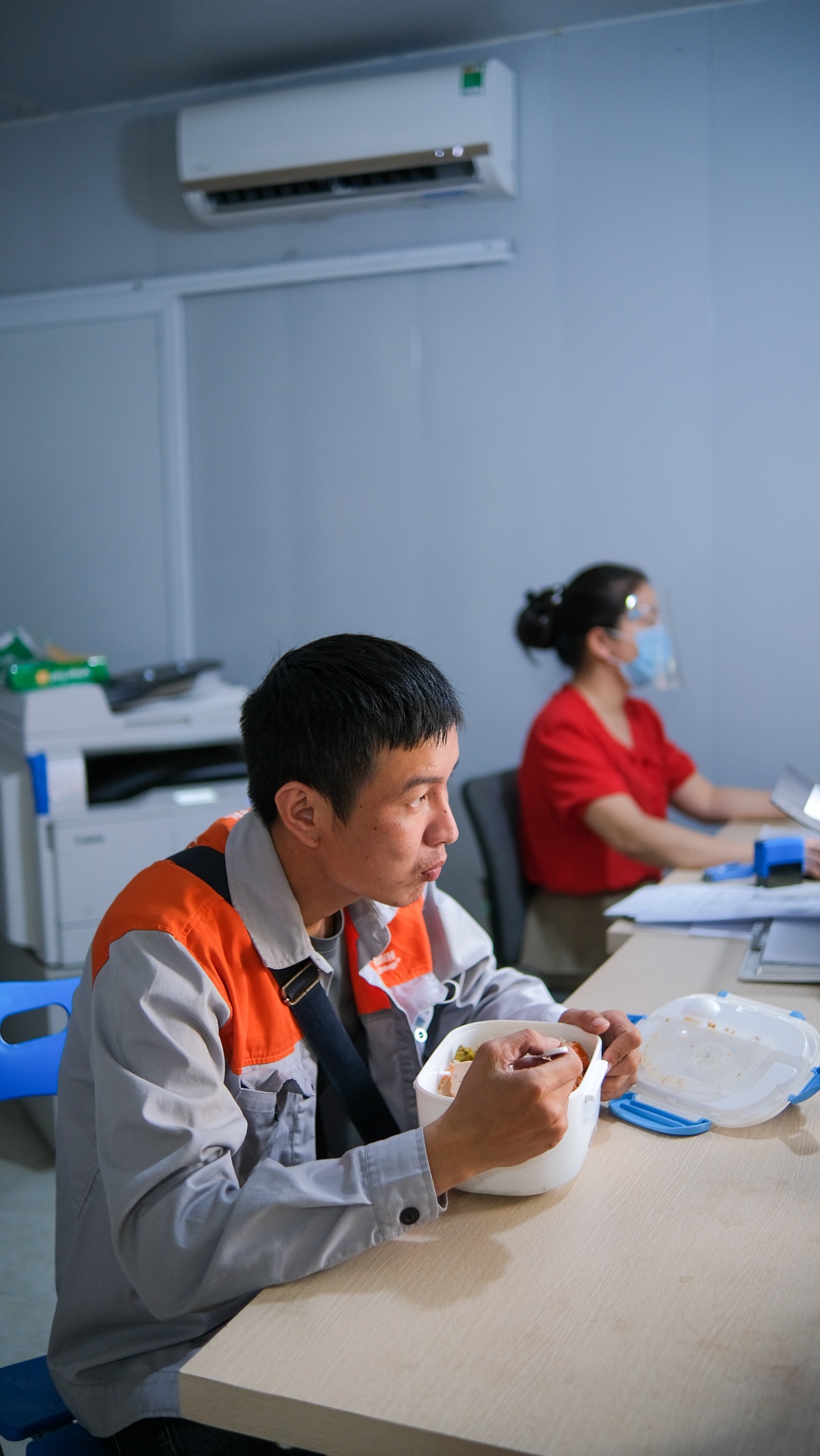 Shipper vượt hàng chục chốt kiểm dịch ảnh 30 Shipper vuot hang chuc chot kiem dich anh 30